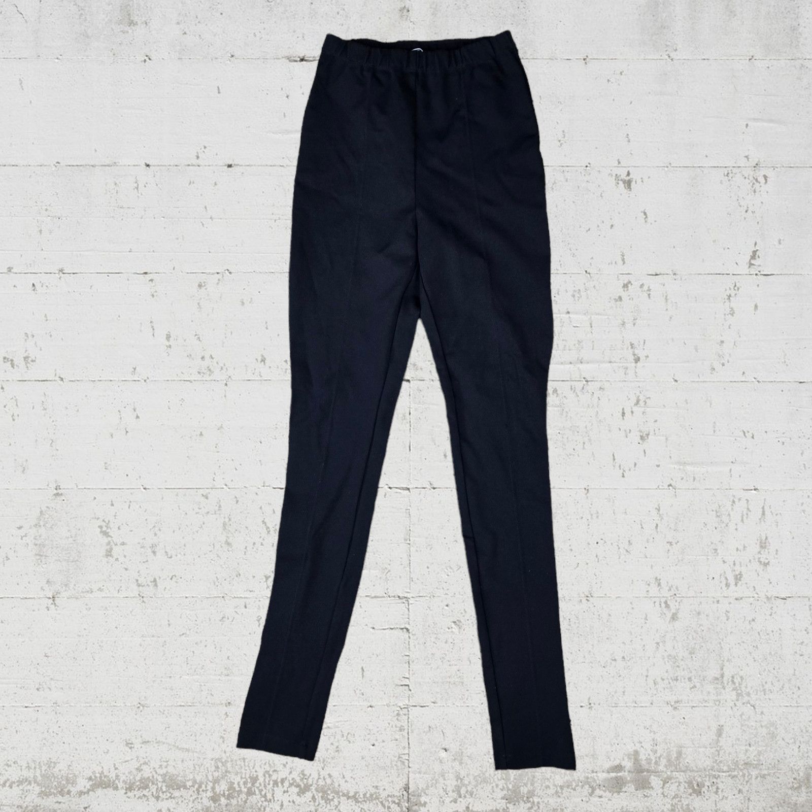Aritzia Aritzia Black Pull On Skinny Pants Size Small Size 27" / US 4 / IT 40 - 2 Thumbnail