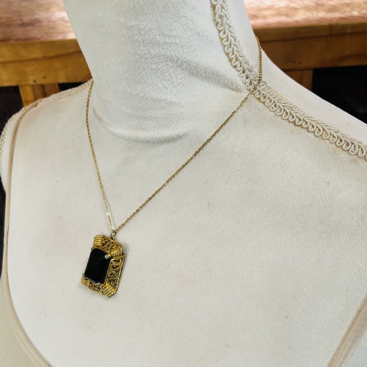 Vintage Vintage emerald cut black glass filigree pendant necklace Size ONE SIZE - 4 Thumbnail