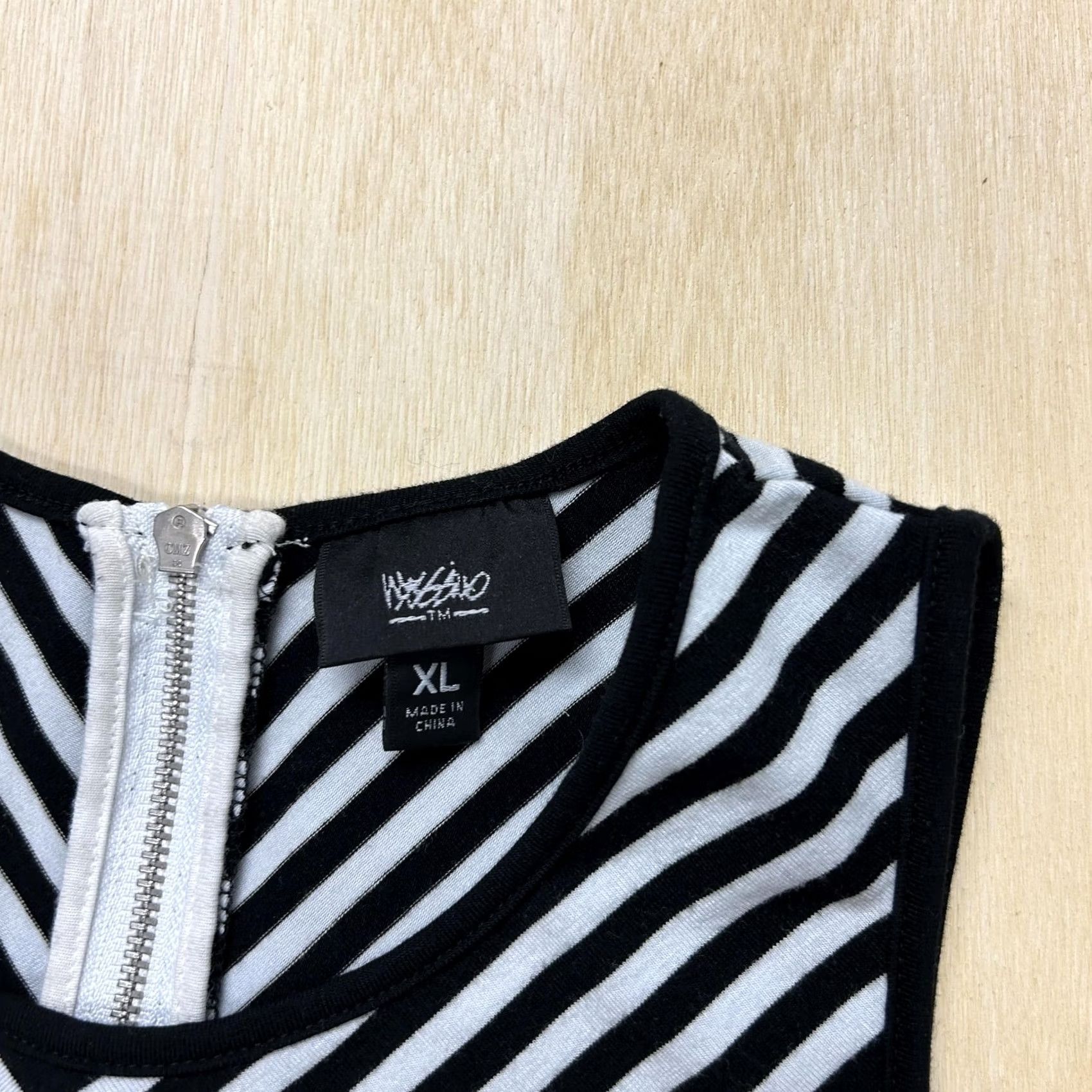 Mossimo Mossimo Tank Top Womens XL Black White Striped Chevron Sleeveless Zip Back Size XL / US 12-14 / IT 48-50 - 2 Thumbnail