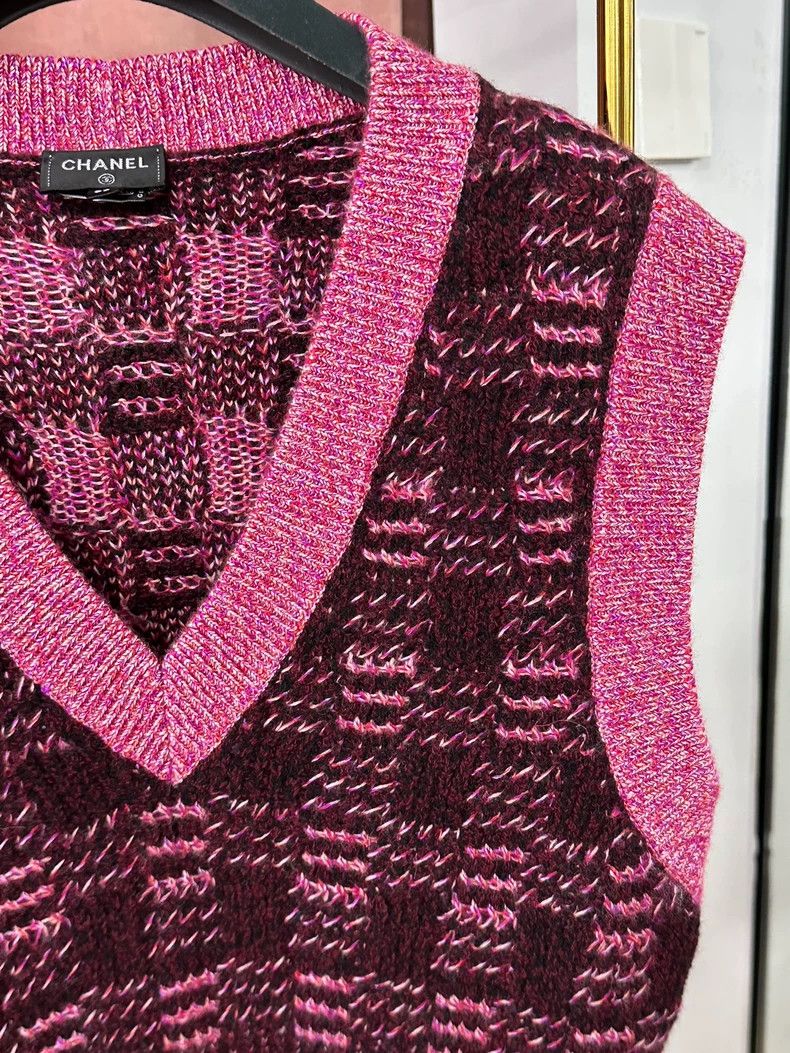 Chanel Chanel Pink V-neck cashmere vest Size XS / US 0-2 / IT 36-38 - 2 Thumbnail