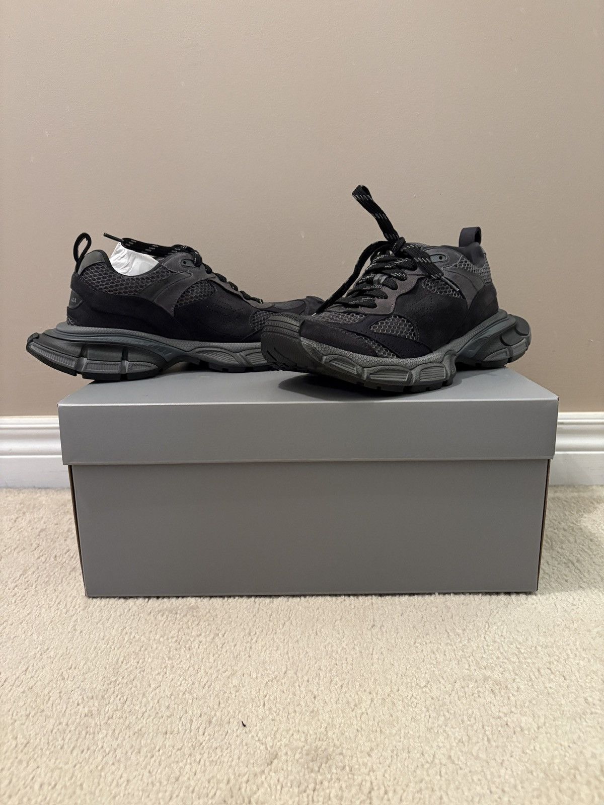 Balenciaga Balenciaga 3XL Size US 9 / EU 42 - 1 Thumbnail