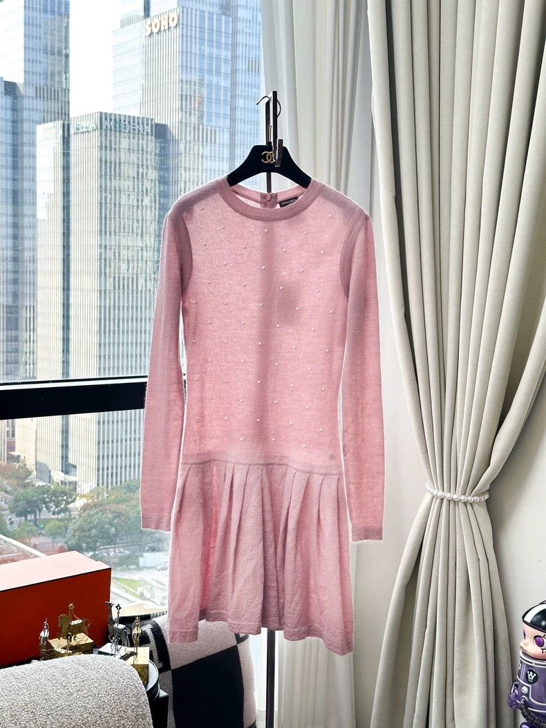 Chanel Chanel Pink pearl knitted pleated long-sleeved dress Size XXS / US 00 / IT 34 - 1 Thumbnail