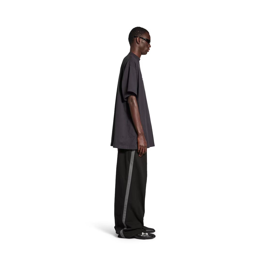 Balenciaga × Under Armour o1s1wg110425 Under Armour® T-Shirt Oversized in Washed Black Size US XXL / EU 58 / 5 - 3 Thumbnail