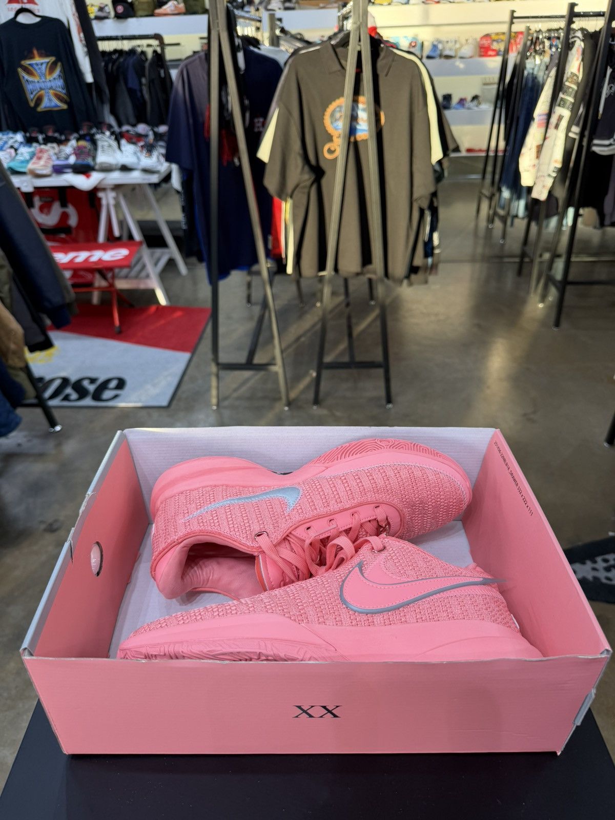 Nike Nike Lebron 20 Pink Diamond Size 8 (2025) Size US 8 / EU 41 - 14 Thumbnail