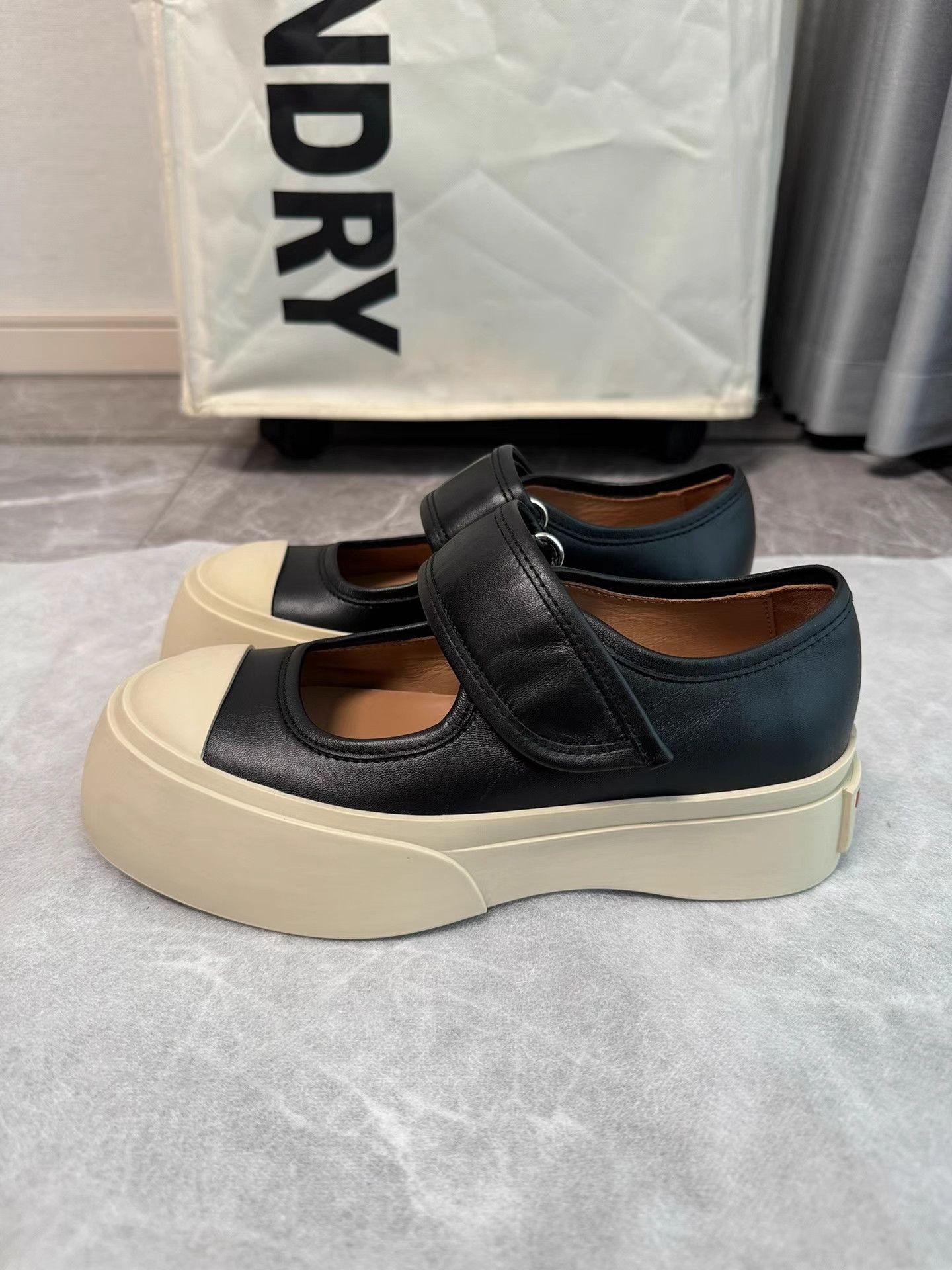 Marni Marni Black Velcro Strap Platform Sneakers K6 Size US 5 / IT 35 - 1 Thumbnail