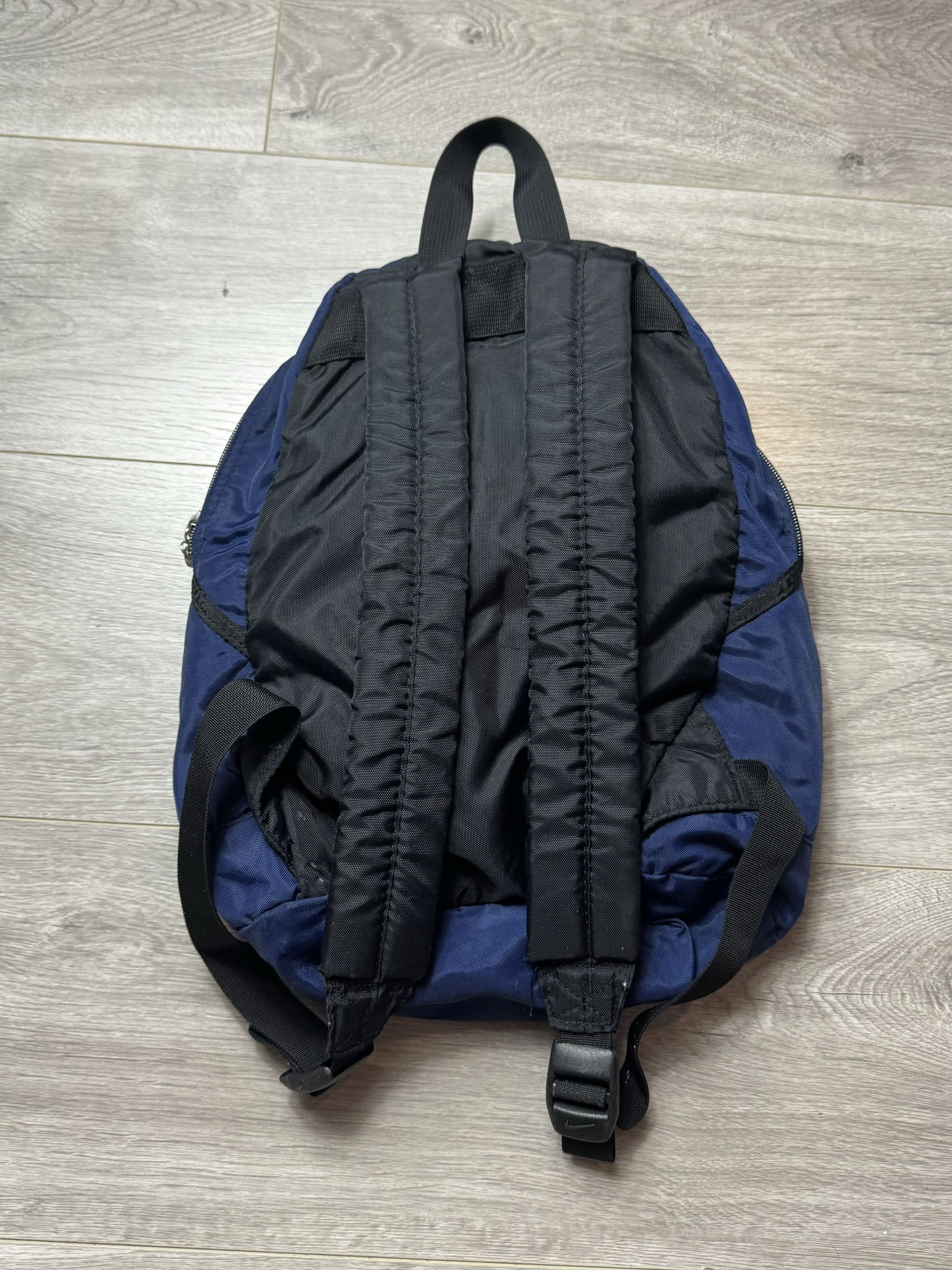 Vintage 90s Nike backpack medium sized big swoosh bag