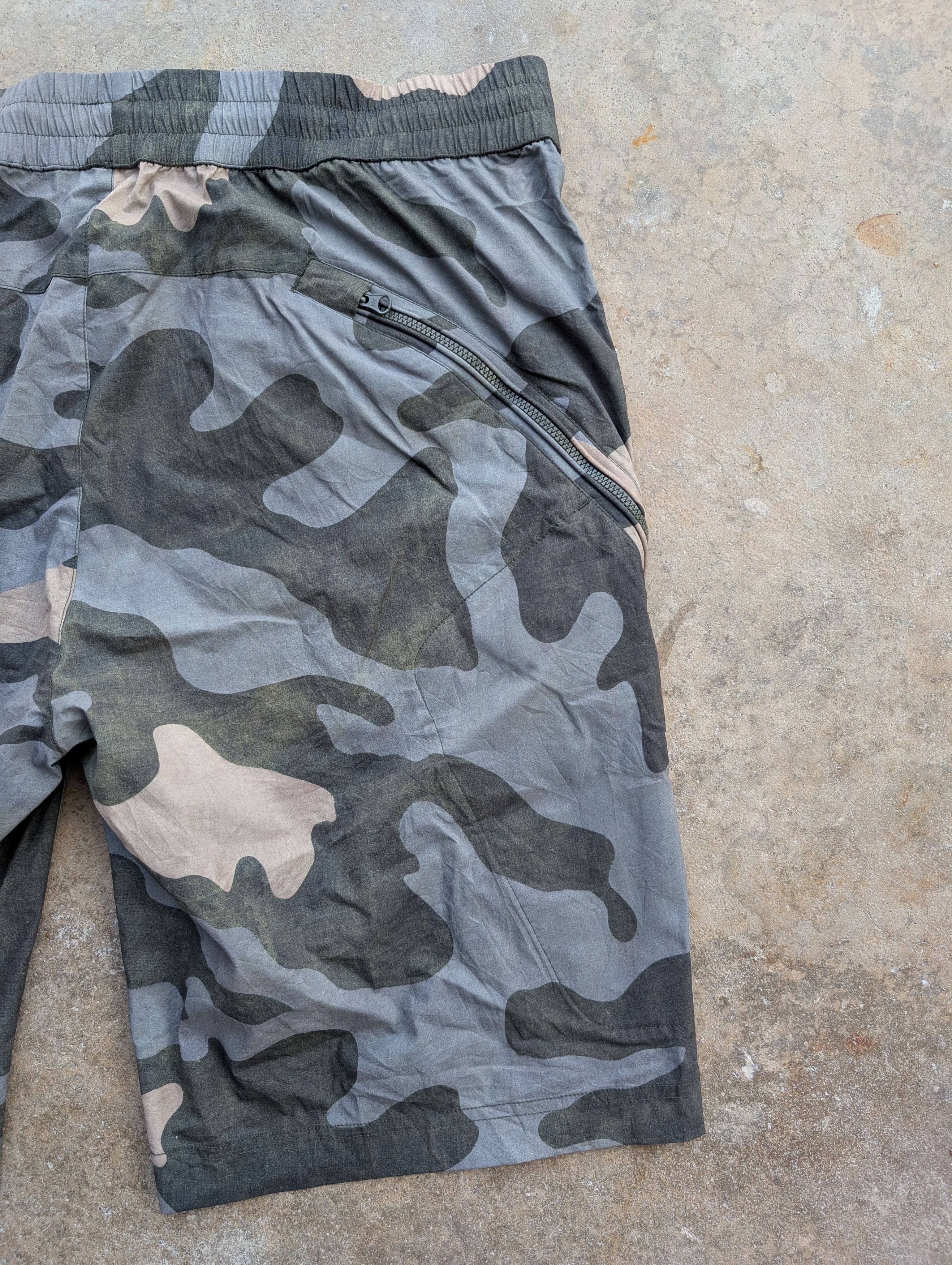 C.P. Company C.P. Company Pro-Tek Camouflage Bermuda Shorts Size US 34 / EU 50 - 5 Thumbnail