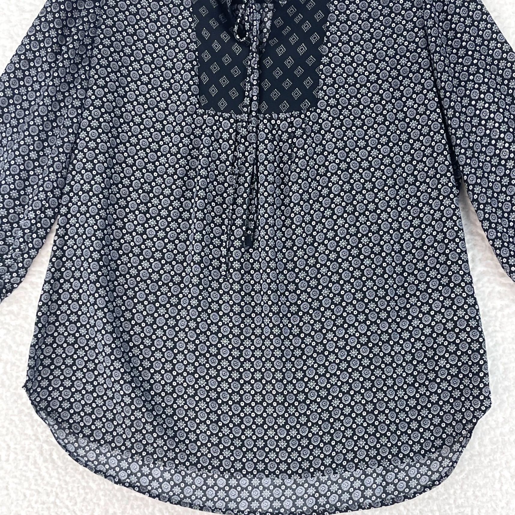 Vintage Kut from the Kloth Black Shirt Womens Medium Tie Neck 3/4 Sleeve Lightweight Blouse Size M / US 6-8 / IT 42-44 - 4 Thumbnail