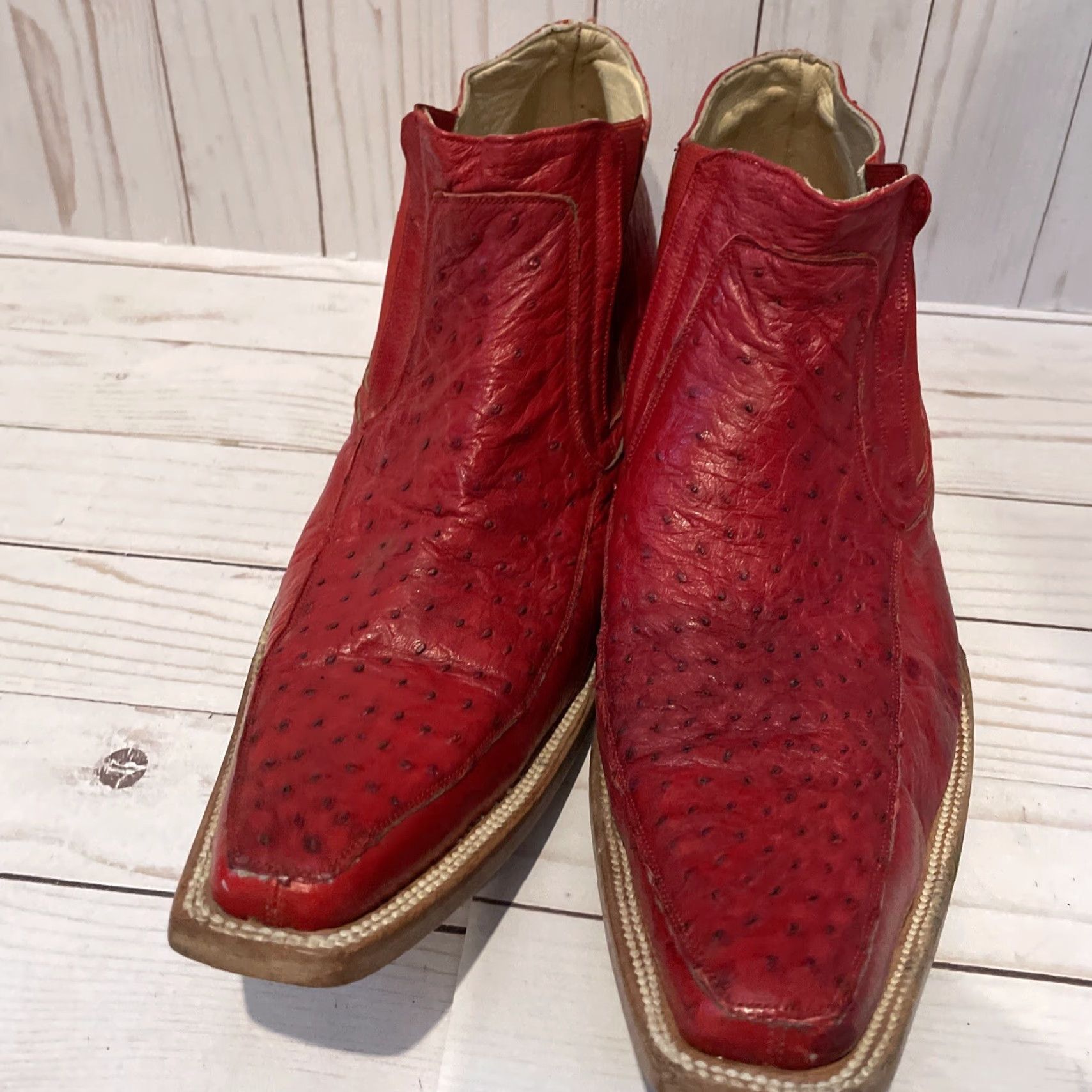 Skin VINTAGE John Wayne JOHN WHAYNEE Cowboy Boots Men 10 Red Alligator Pattern Square Toe Pull On Cowboy Boots Mens 10 Red 90s Size US 10 / EU 43 - 3 Thumbnail