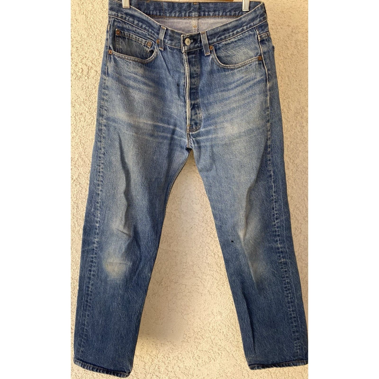 Levi's VINTAGE Levi’s 501 Jeans Button Fly Worn Fade Size 34 34 Measure W 32.5 in L L 31 Men Straight Regular Blue Denim 1980s USA Size US 34 / EU 50 - 3 Thumbnail