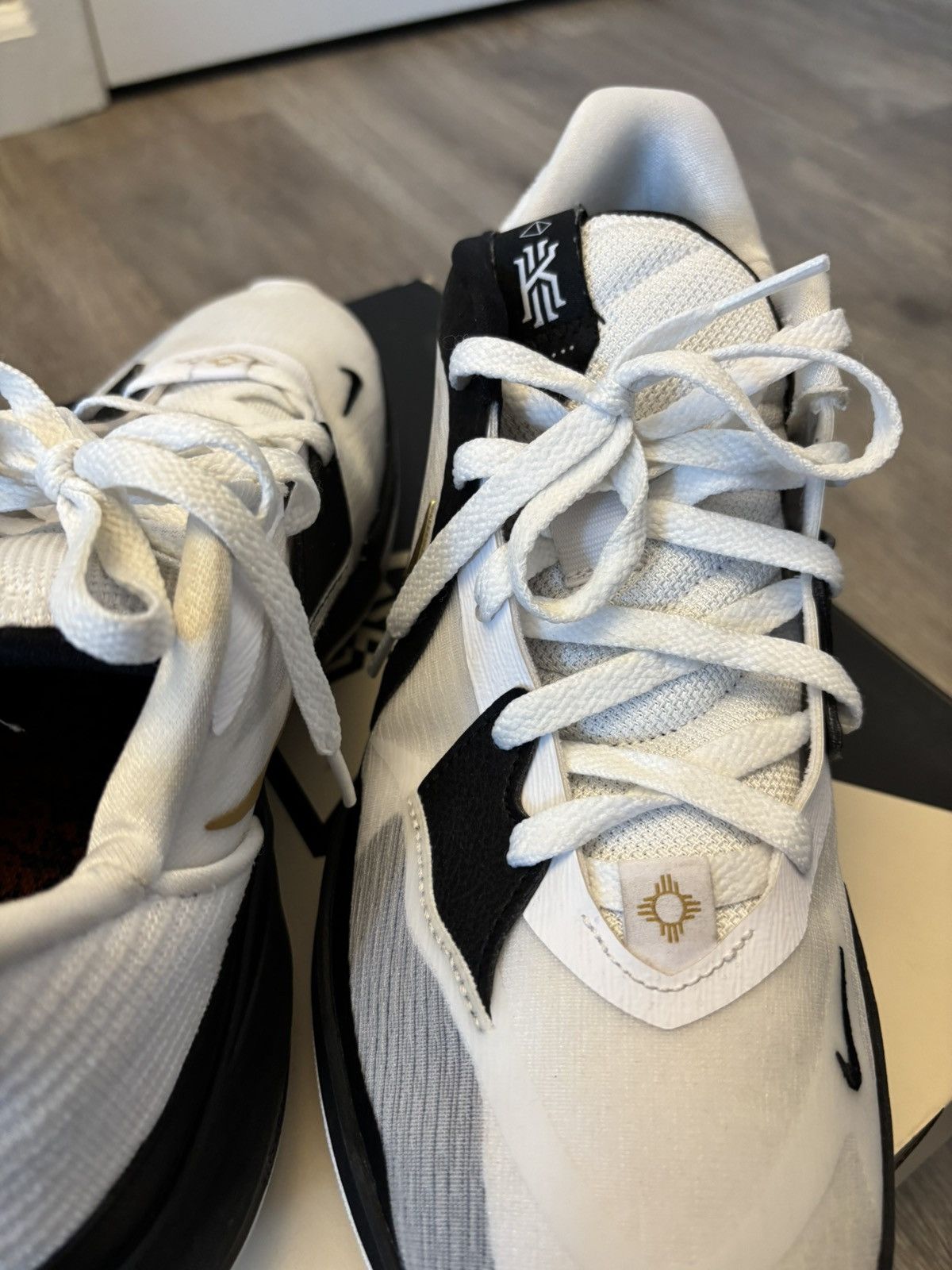 Nike Kyrie Low 5 White Black Gold Lightly Used Size 10 Size US 10 / EU 43 - 6 Thumbnail