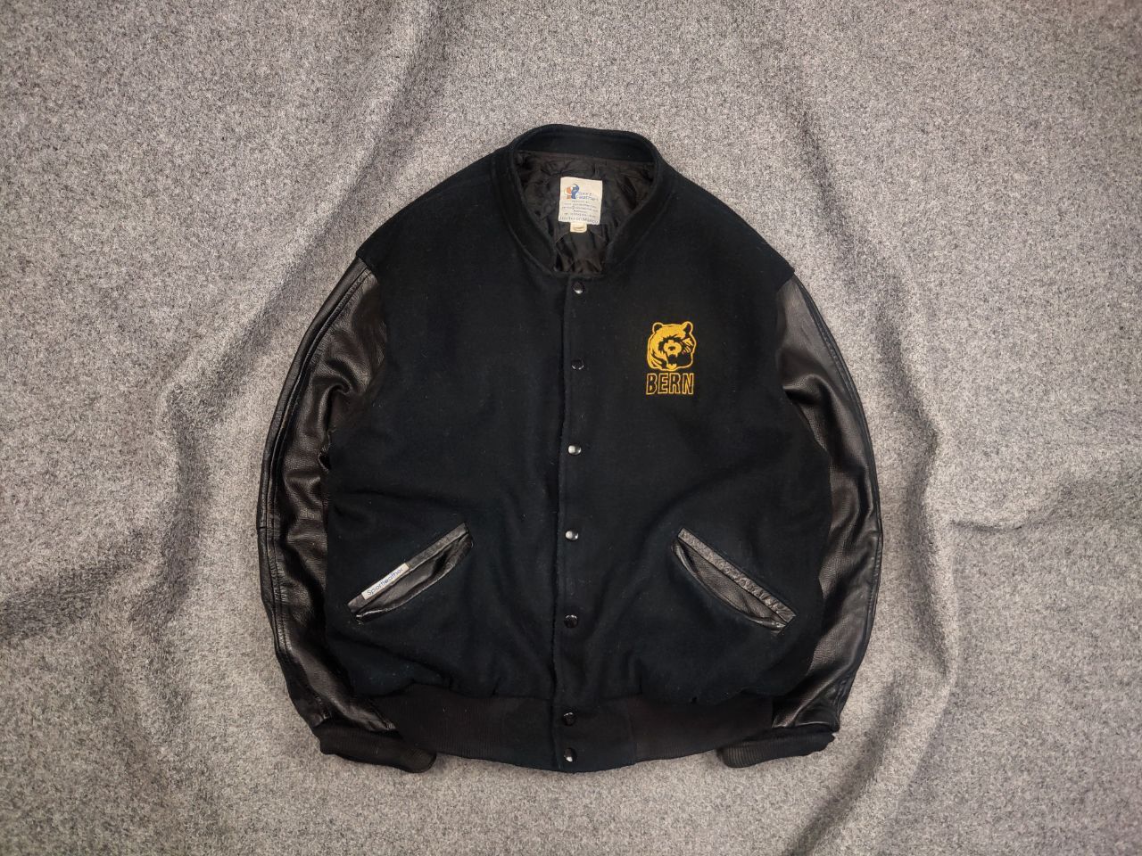NBA Rare Vintage 90's Grizzlies Bern Wool Leather Bomber jacket Size US XL / EU 56 / 4 - 2 Thumbnail