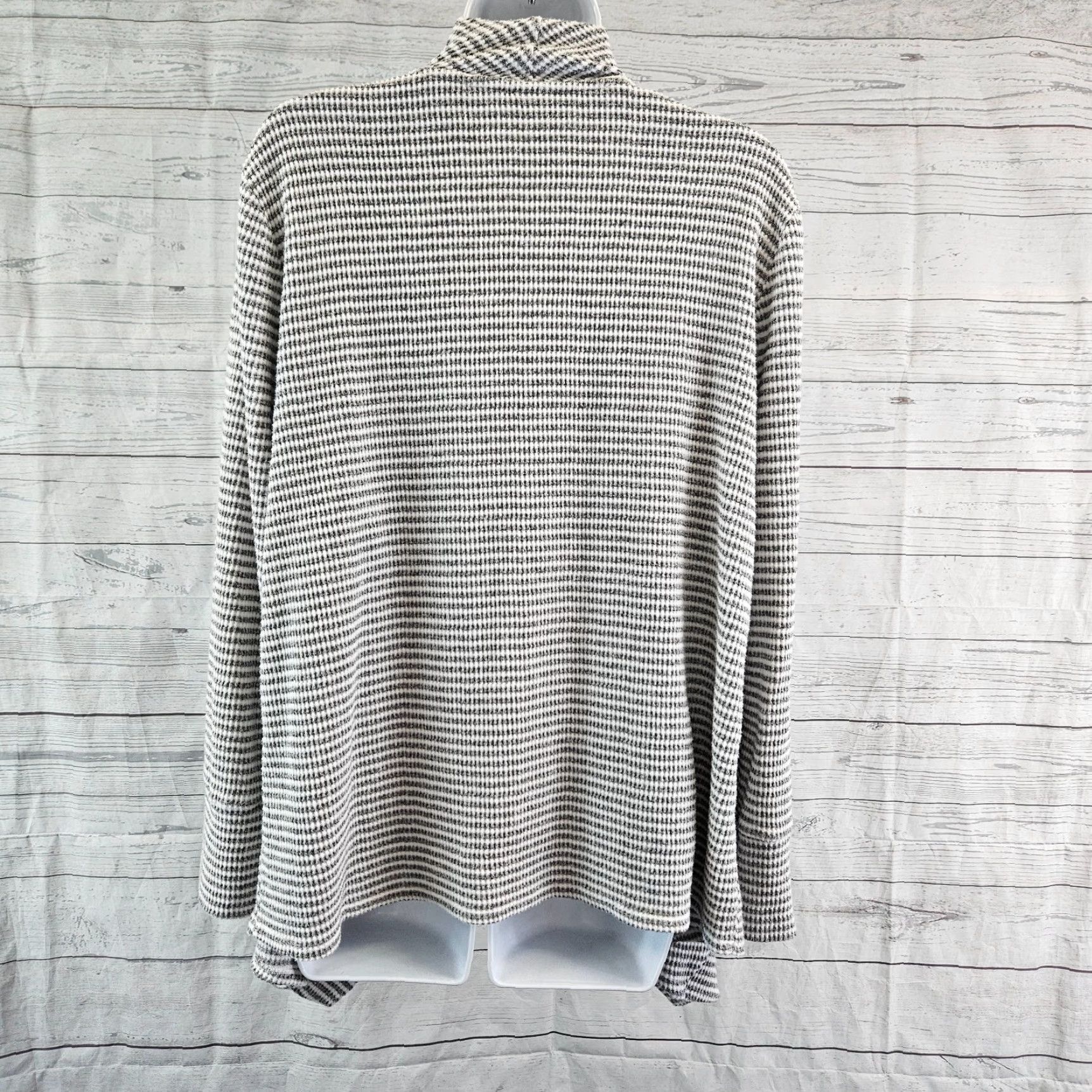 Vintage Chico's Zenergy Cardigan Womens L Gray White Stripe Long Sleeve Shirt Size L / US 10 / IT 46 - 4 Thumbnail