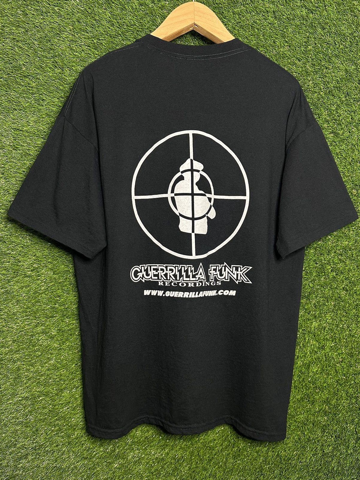 Rap Tees × Vintage 🚨Vintage Public Enemy Rebirth Of A Nation Rap Tee T-Shirt Size US XL / EU 56 / 4 - 2 Thumbnail