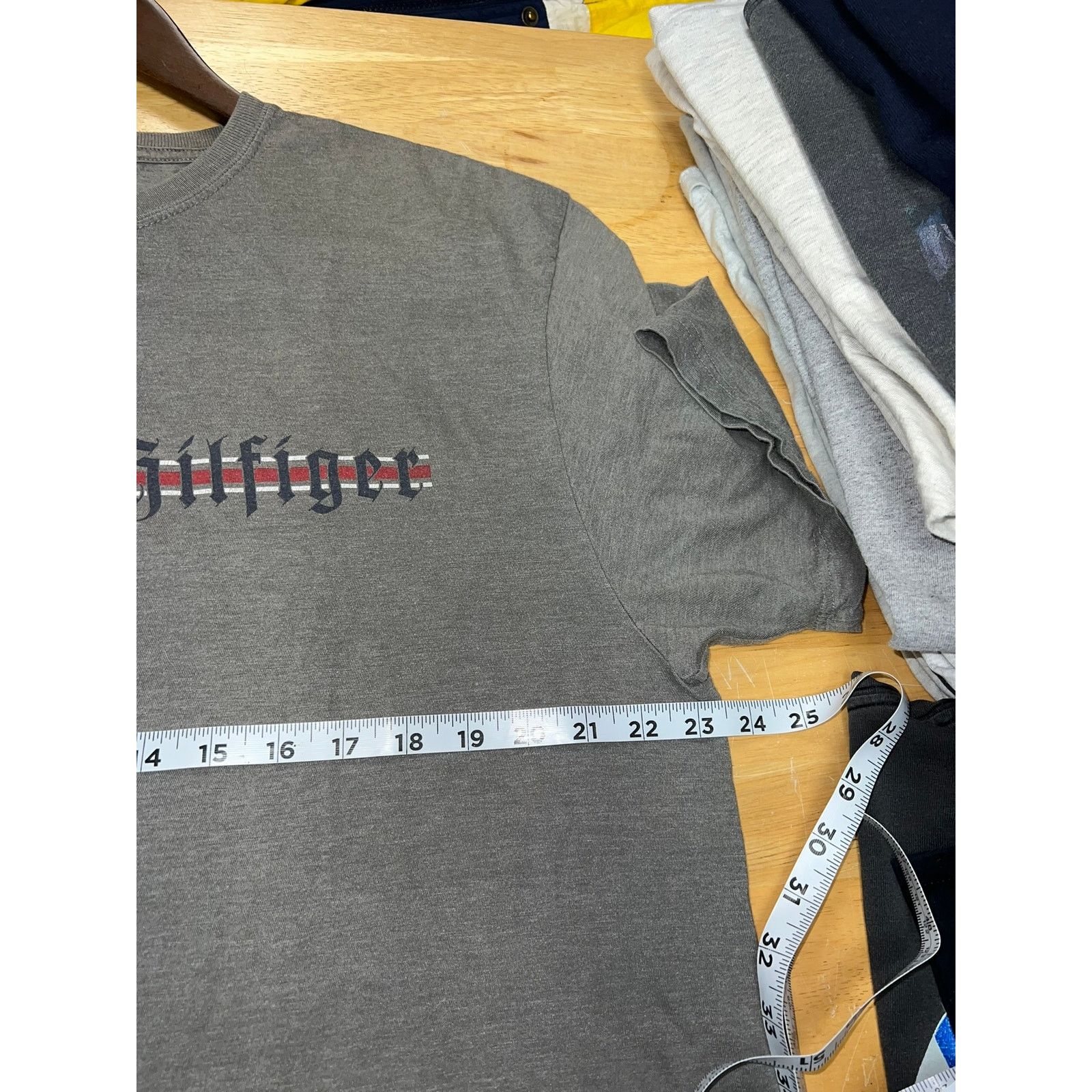 Tommy Hilfiger Vintage Tommy Hilfiger Shirt Logo Knight Gray Tee 90s Large Size US L / EU 52-54 / 3 - 7 Thumbnail