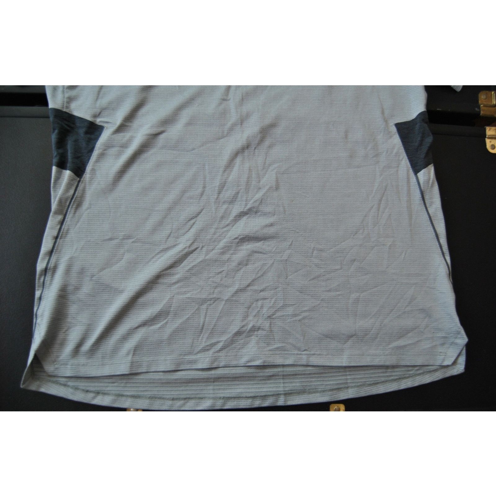 Lululemon Lululemon Two Toned Gray Short Sleeve Shirt Size US L / EU 52-54 / 3 - 5 Thumbnail