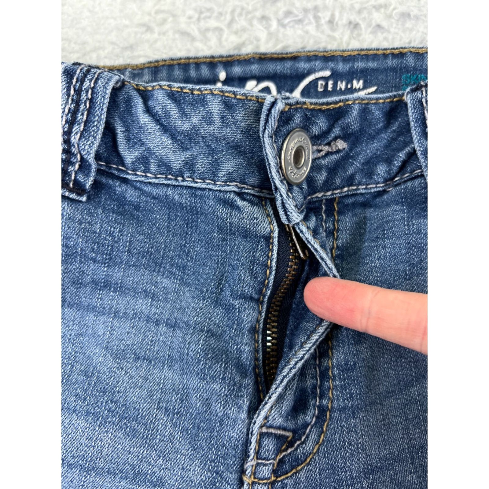 Vintage INC Jeans Women 8 Blue Denim Skinny Embroidered Distressed Cotton 27x28 Womens Size 30" / US 8 / IT 44 - 5 Thumbnail