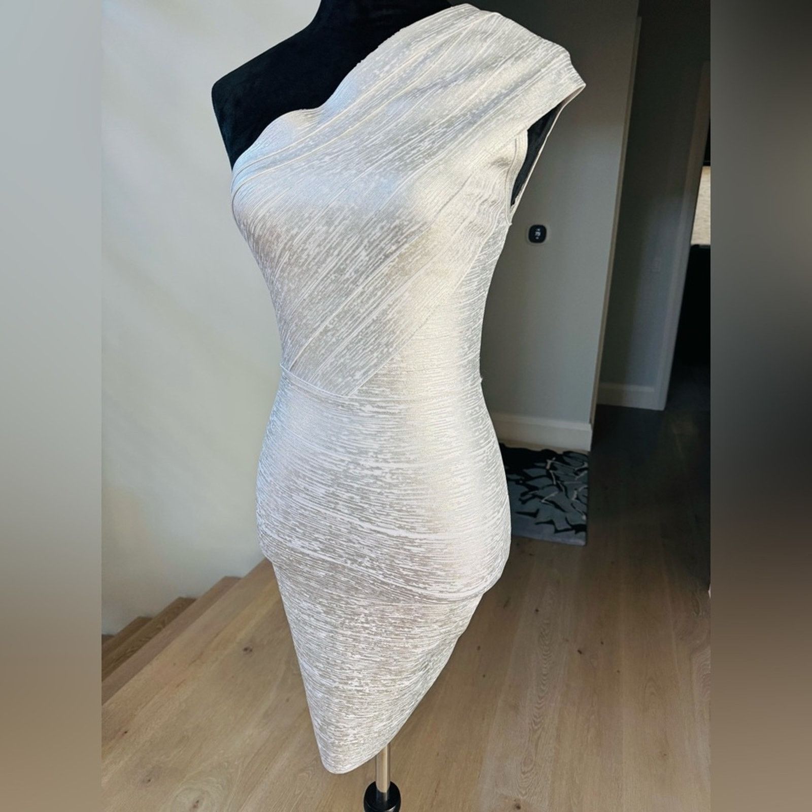 Other Glamorous One-Shoulder Silver Dress size XS Size XS / US 0-2 / IT 36-38 - 4 Thumbnail