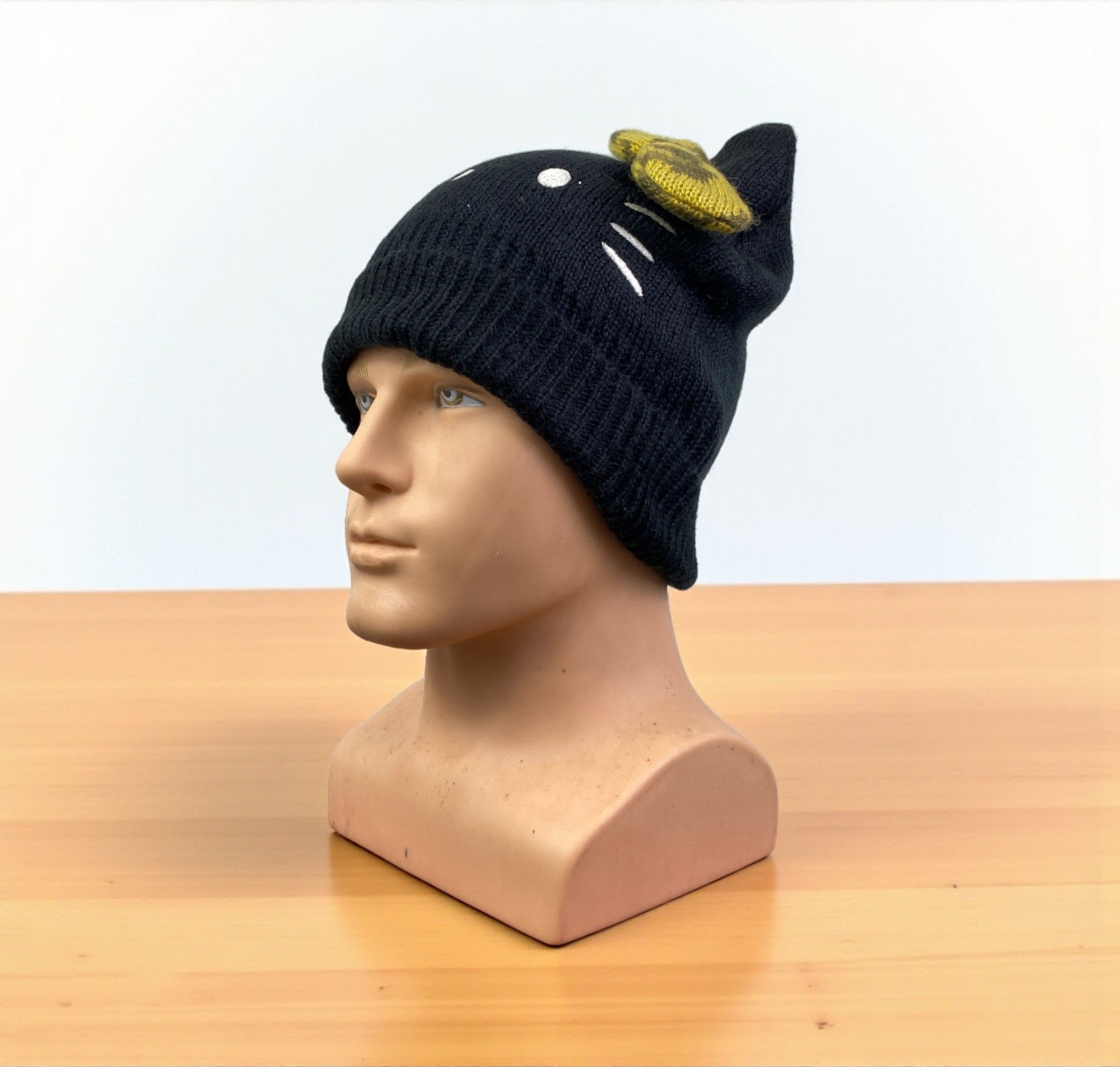 Hello Kitty Beanie / Winter Hat / Snow Cap BA0091