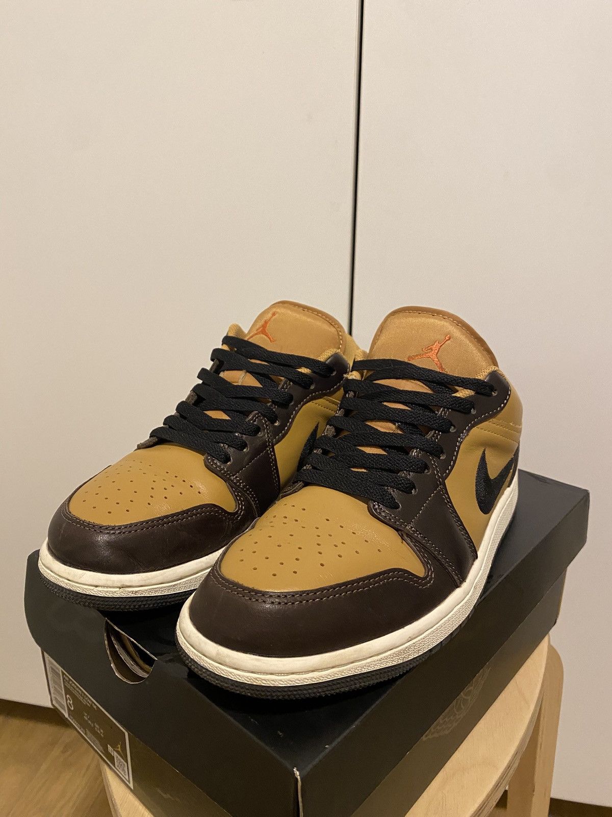 Nike Jordan 1 Low SE Flax/Baroque Brown | EUR 41 Size US 8 / EU 41 - 1 Thumbnail