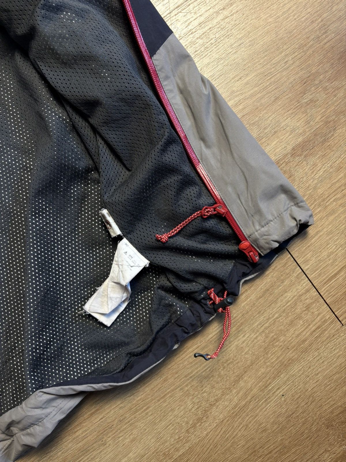 Mammut Mammut 2000s Tri-Colour DryTech Waterproof Jacket (M) Size US M / EU 48-50 / 2 - 7 Thumbnail