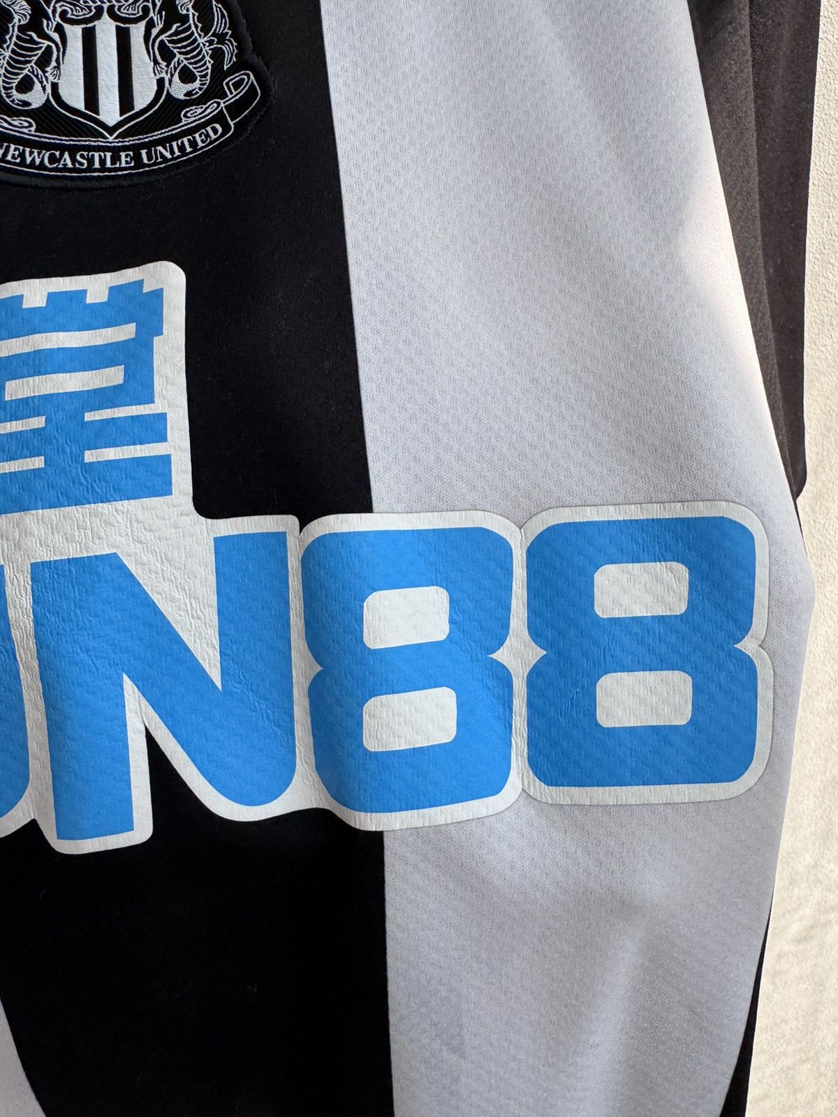 Puma NEWCASTLE UNITED 2019 2020 HOME FOOTBALL SHIRT SOCCER JERSEY Size US L / EU 52-54 / 3 - 11 Thumbnail