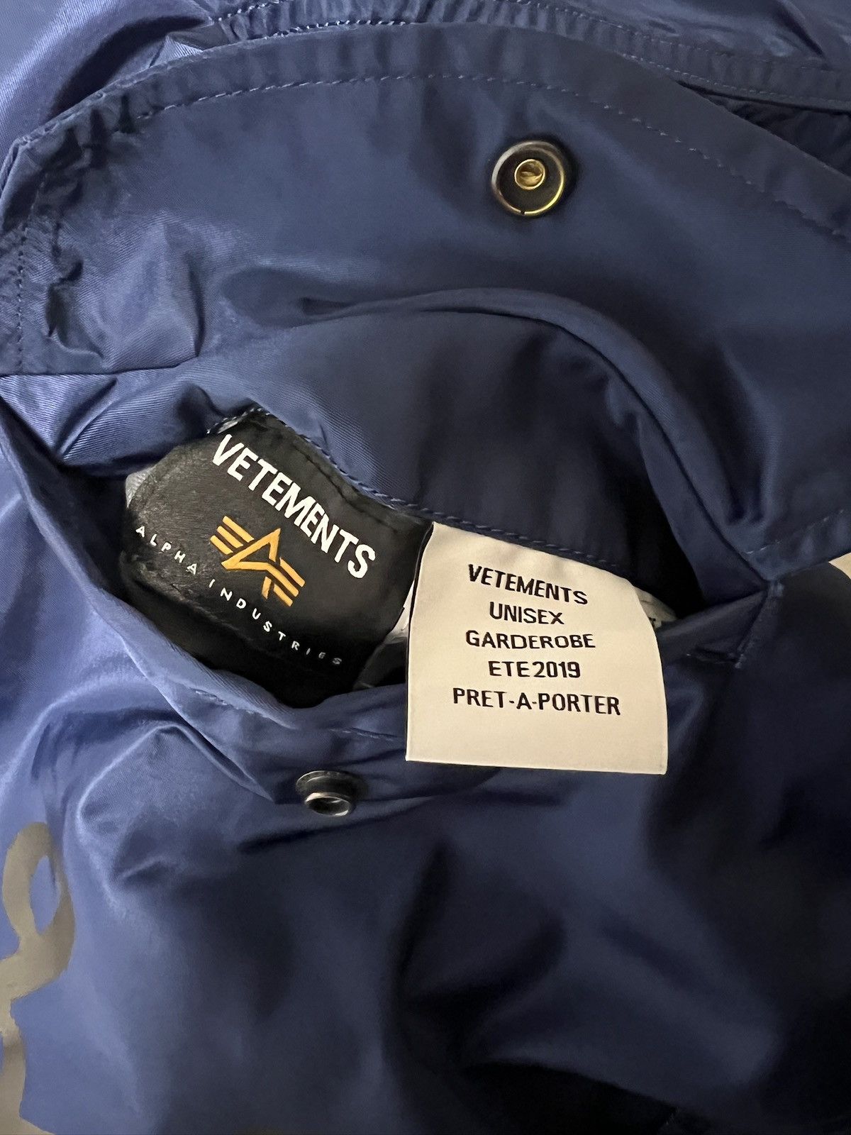 Vetements Vetements Reversibel Blue Fist Bomber Size US S / EU 44-46 / 1 - 7 Thumbnail