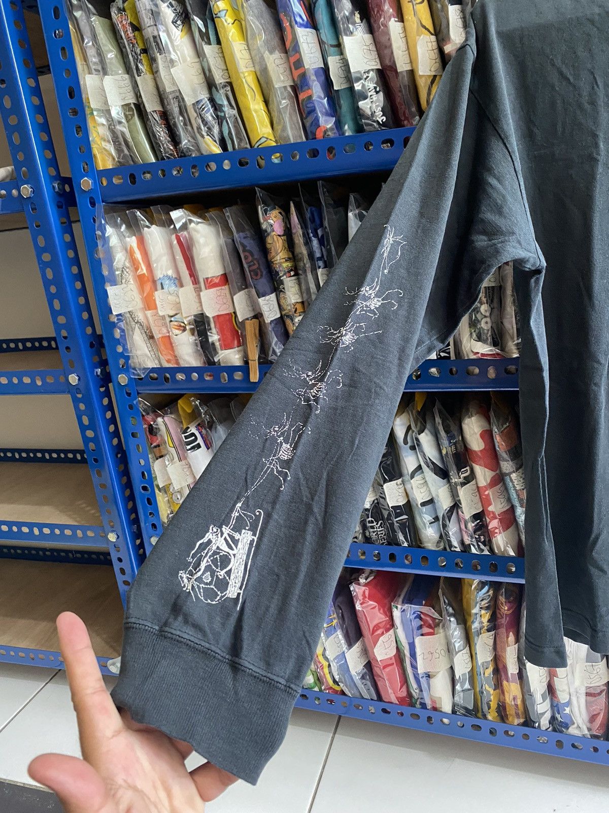 Other TIM BORTONS NIGHTMARE BEFORE CRISMAS TSHIRT Size US S / EU 44-46 / 1 - 6 Thumbnail