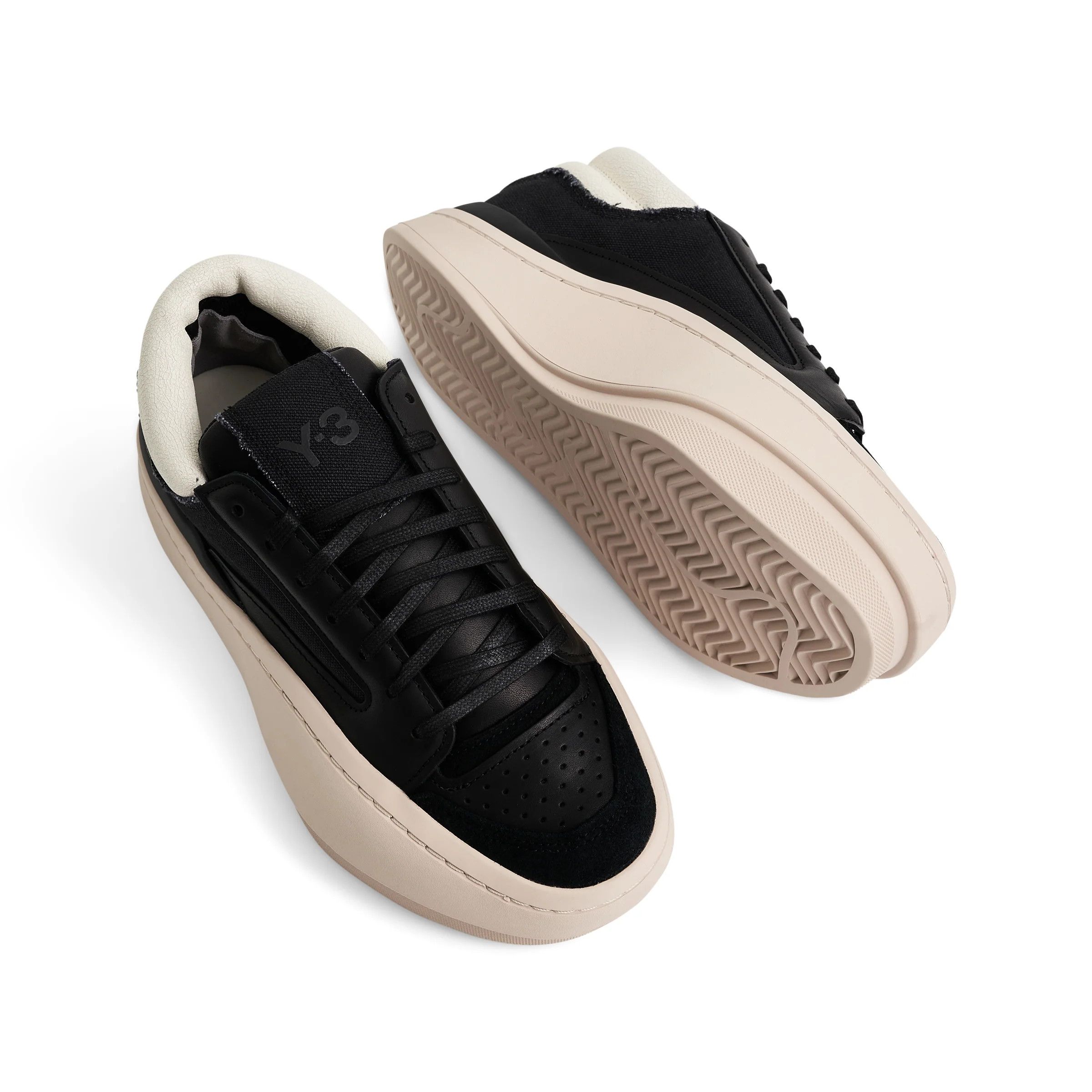 Y-3 o1mris0824 Low Top Sneaker in Black Size US 7 / EU 40 - 4 Thumbnail