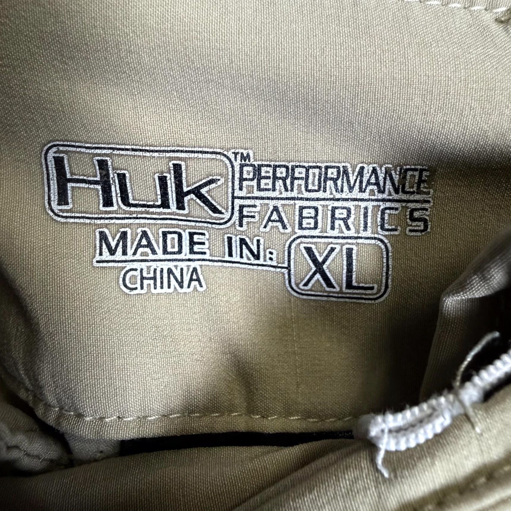 Vintage Huk Men's XL Performance Fabrics Khaki Utility Pockets Shorts Cargo Fishing Hunt Beige Ulity Pockets Short XL Mens Size US 36 / EU 52 - 2 Thumbnail