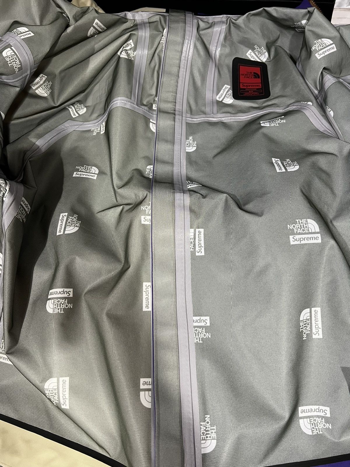 Supreme × The North Face Supreme The North Face Split Taped Seam Shell Jacket Size US S / EU 44-46 / 1 - 5 Thumbnail
