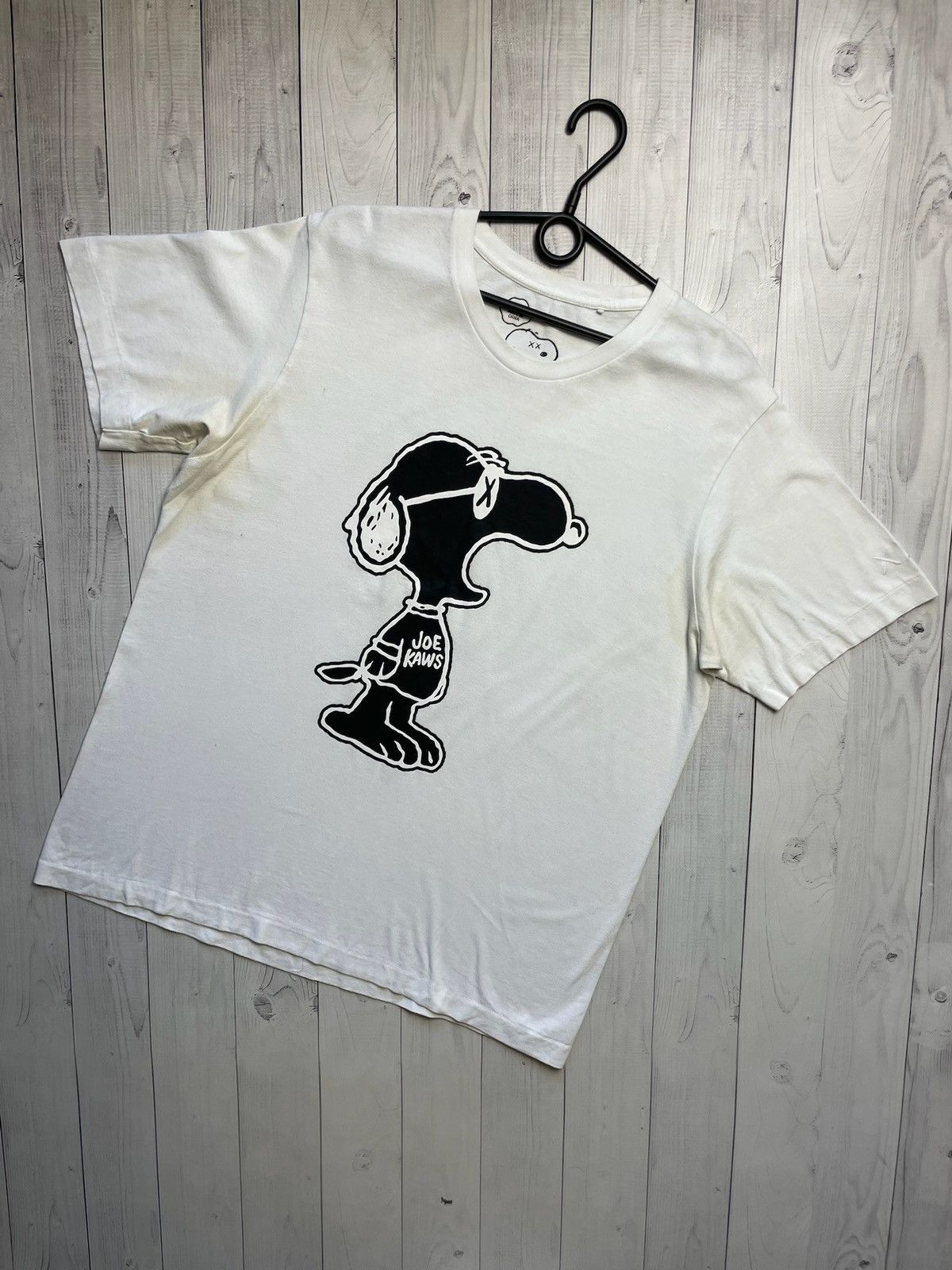 Vintage Vintage Kaws x Uniqlo x Peanuts tee logo rare size L Size US L / EU 52-54 / 3 - 1 Thumbnail