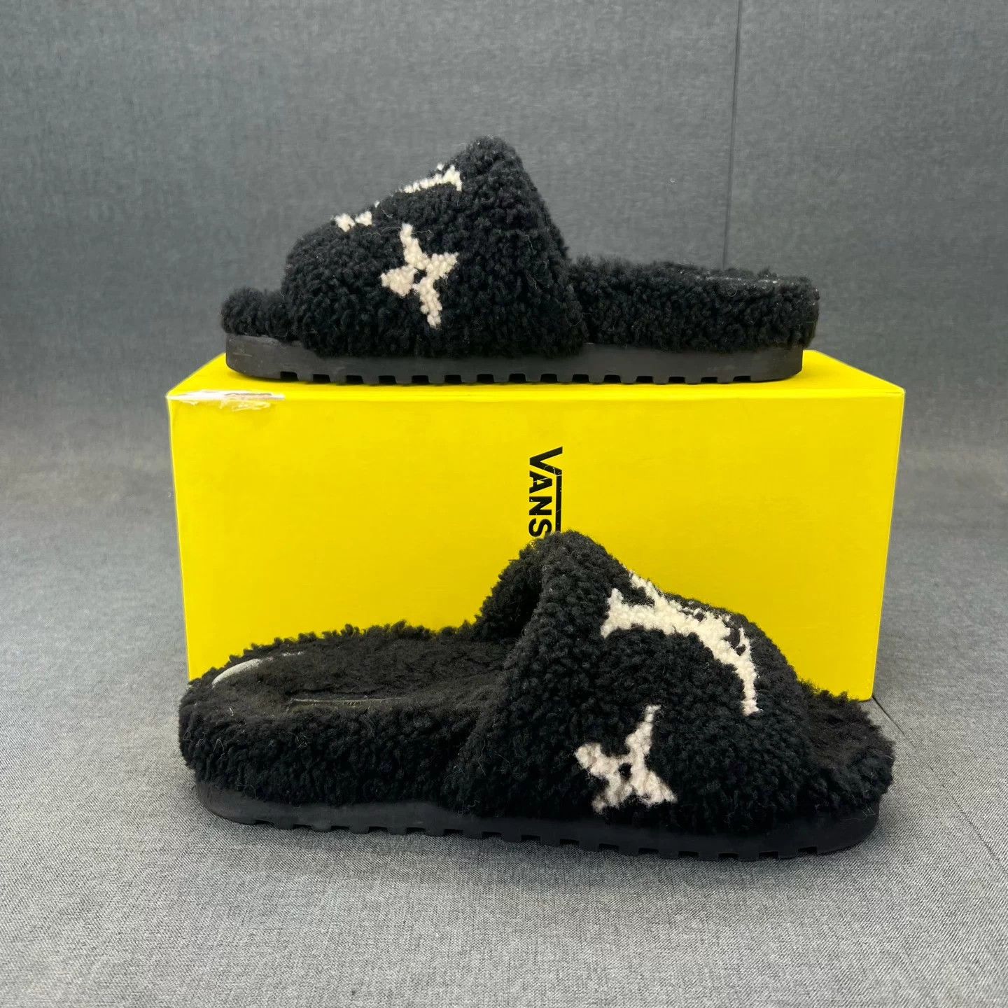 Louis Vuitton LV Paseo Teddy Fleece Black Slippers 38 Size US 7 / IT 37 - 3 Thumbnail
