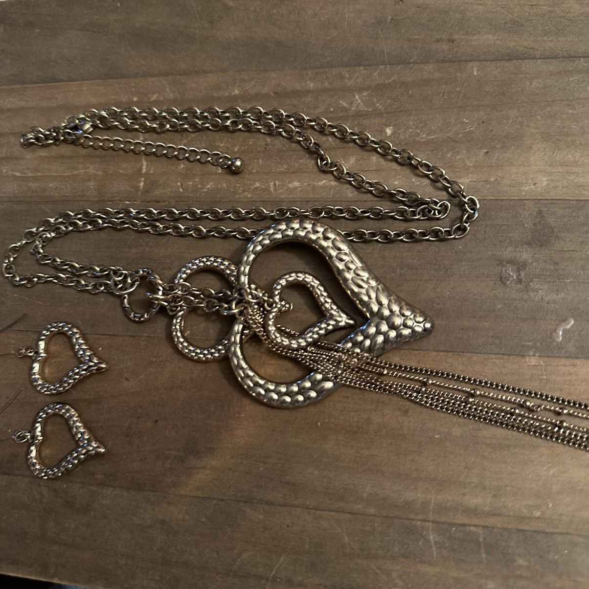 Other Long gold tone dangling heart tassel necklace and earrings Size ONE SIZE - 3 Thumbnail