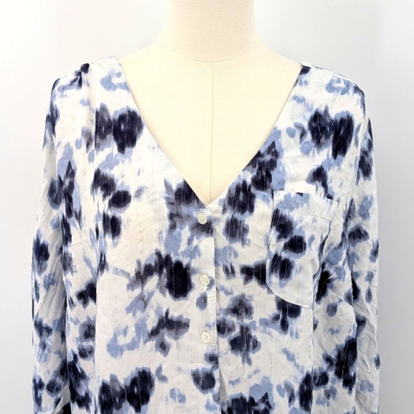 FRED Fred David Blue Floral Rayon Tunic Blouse 2X White Spring Silver Metallic Size XXL / US 16-18 / IT 52-54 - 6 Thumbnail