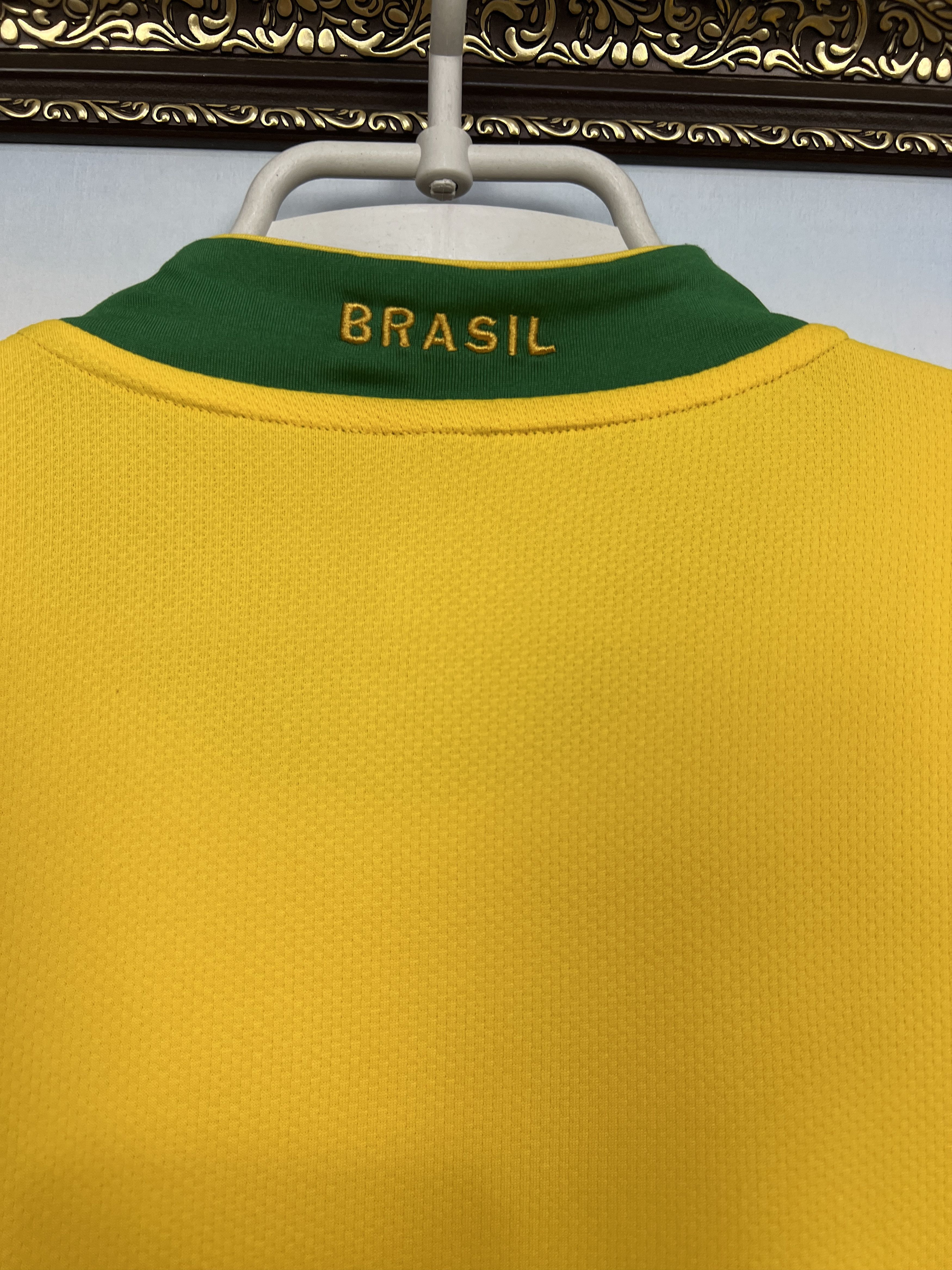 Nike Brazil Home football shirt 2006 Soccer Nike Jersey Trikot Size US XL / EU 56 / 4 - 10 Thumbnail