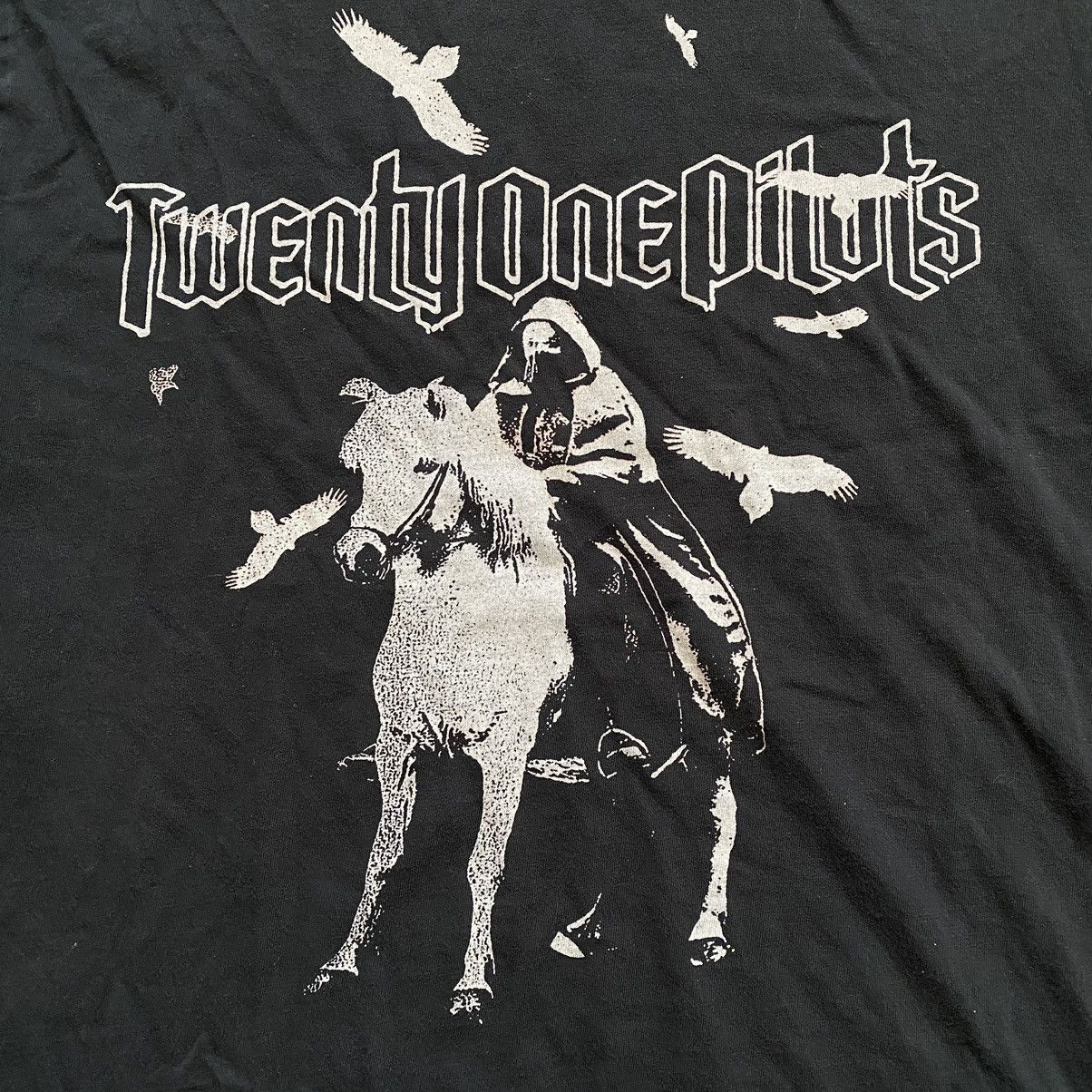 Band Tees TWENTY ONE PILOTS BAND HORSE RIDER PRINT T SHIRT Size US M / EU 48-50 / 2 - 2 Thumbnail