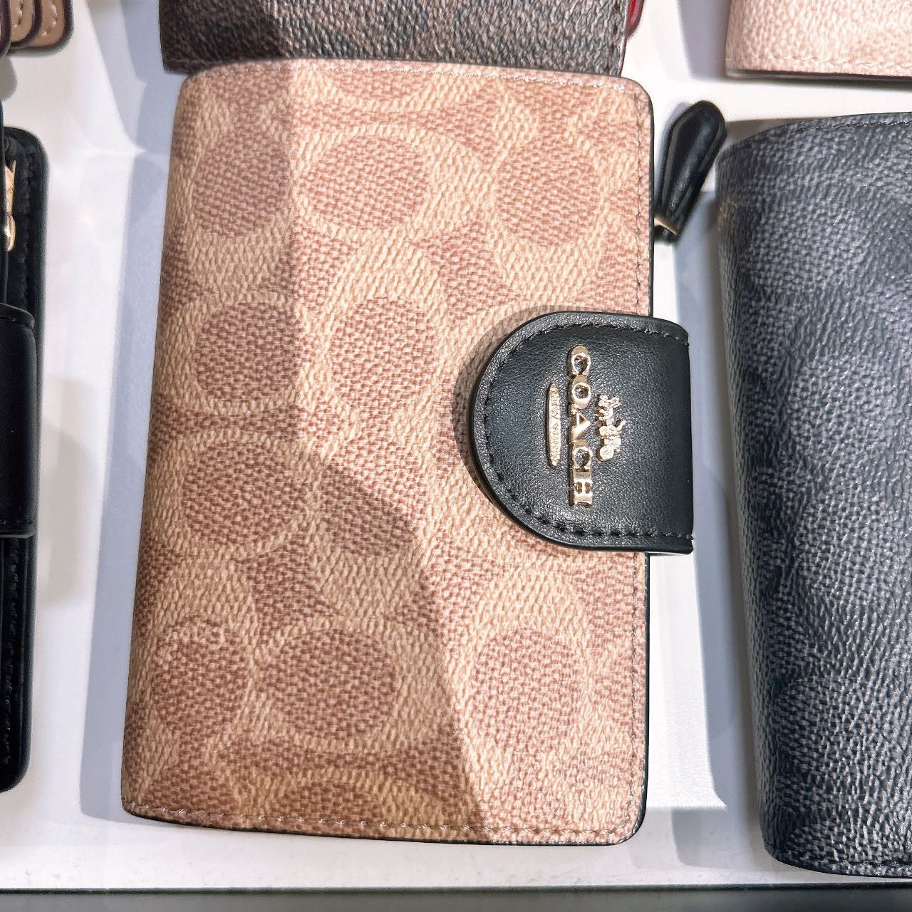 Coach Medium Corner Zip Wallet In Signature Canvas CW786 Size ONE SIZE - 1 Thumbnail