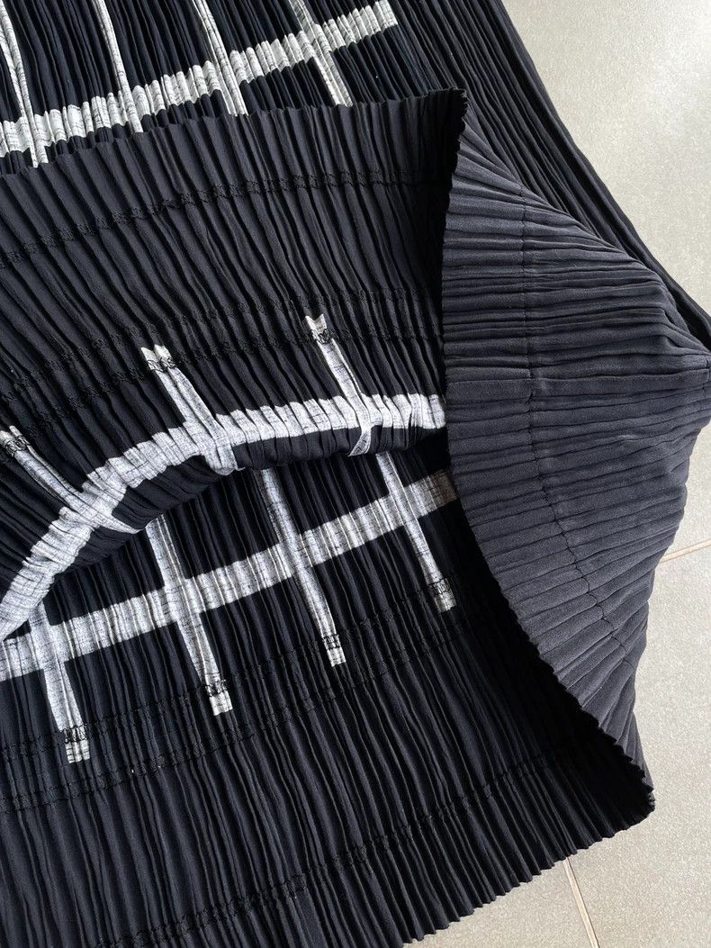 Issey Miyake Issey Miyake size:M A navy blue main line skirt Size 22" - 5 Thumbnail