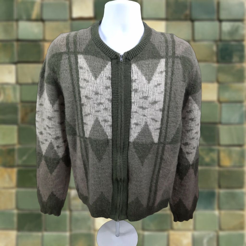 Van Heusen VINTAGE Van Heusen Cardigan Sweater M Acrylic Green Geometric Full Zip USA 70s Mens Size US M / EU 48-50 / 2 - 1 Thumbnail