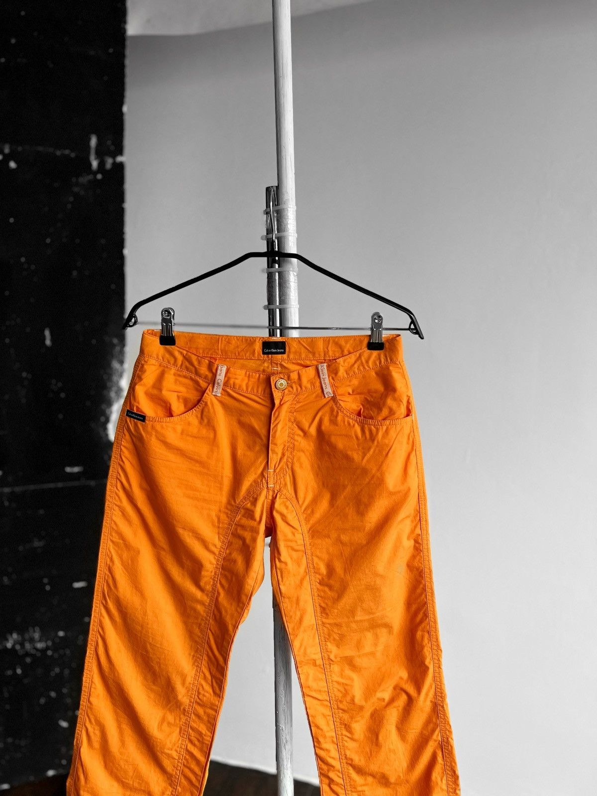 Calvin Klein × Designer Calvin Klein Jeans CK Wmns Orange Straight Lightweight Pants Size 28" / US 6 / IT 42 - 2 Thumbnail