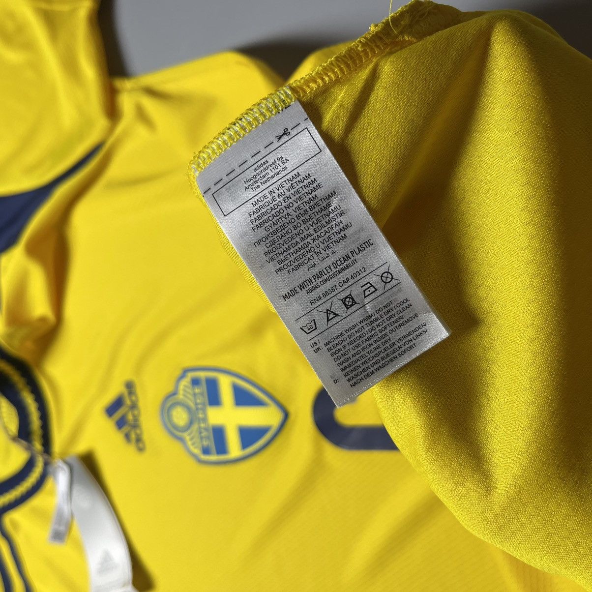 Adidas SWEDEN ADIDAS 2021/2022 FOOTBALL HOME SOCCER JERSEY Size US S / EU 44-46 / 1 - 5 Thumbnail