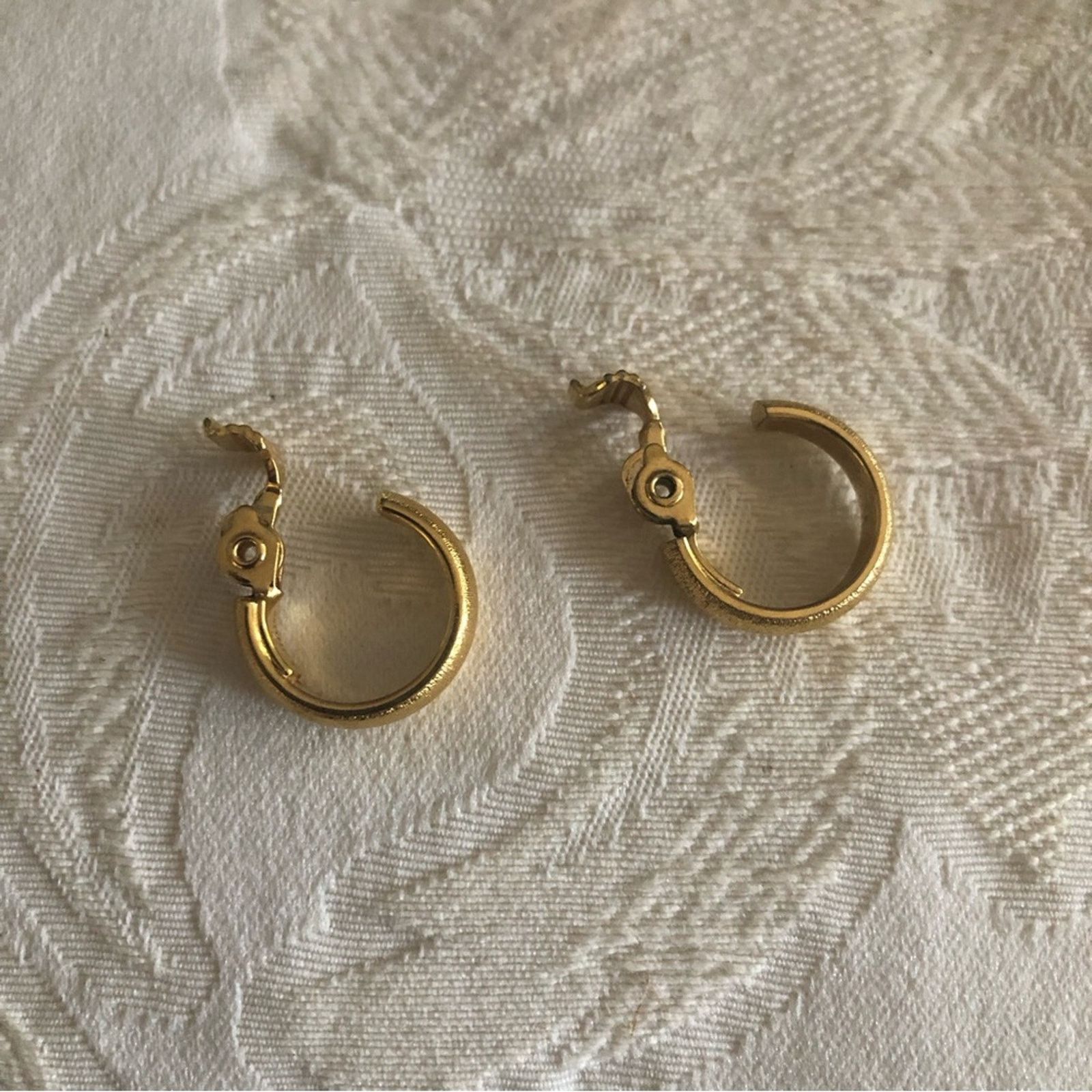 Monet Vintage Monet brushed matte gold clip on earrings Size ONE SIZE - 5 Thumbnail