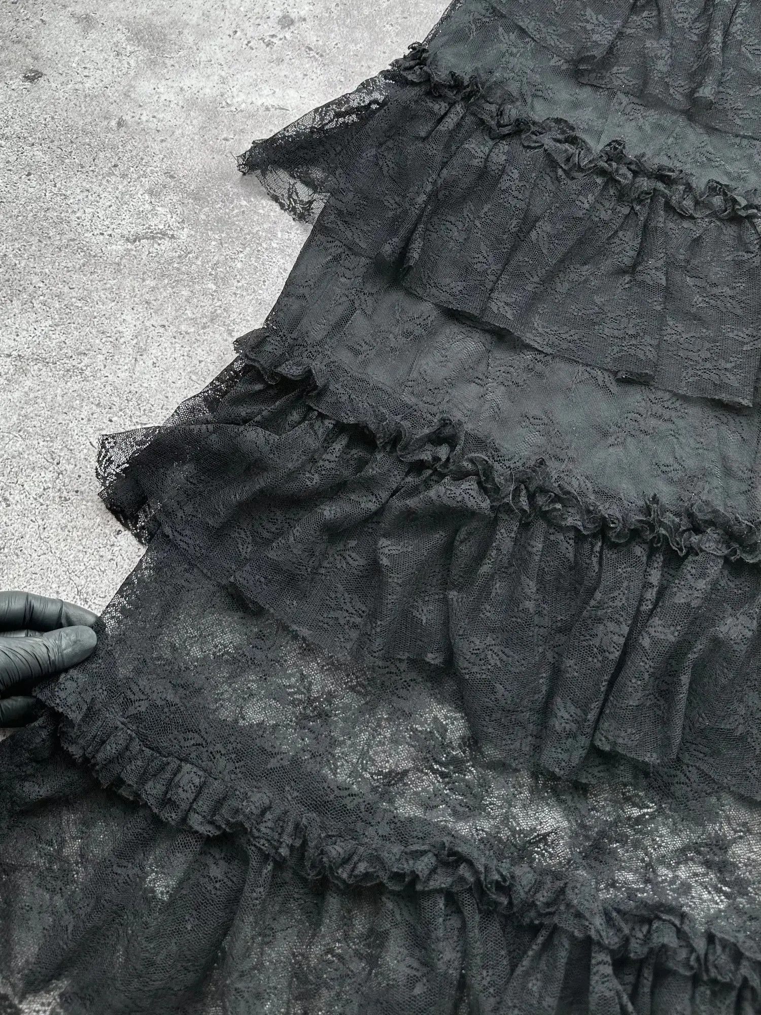 Japanese Brand Vintage Mesh Details Lace Gothic Maxi Skirt C408(V474)(E8) Size 26" / US 2 / IT 38 - 4 Thumbnail