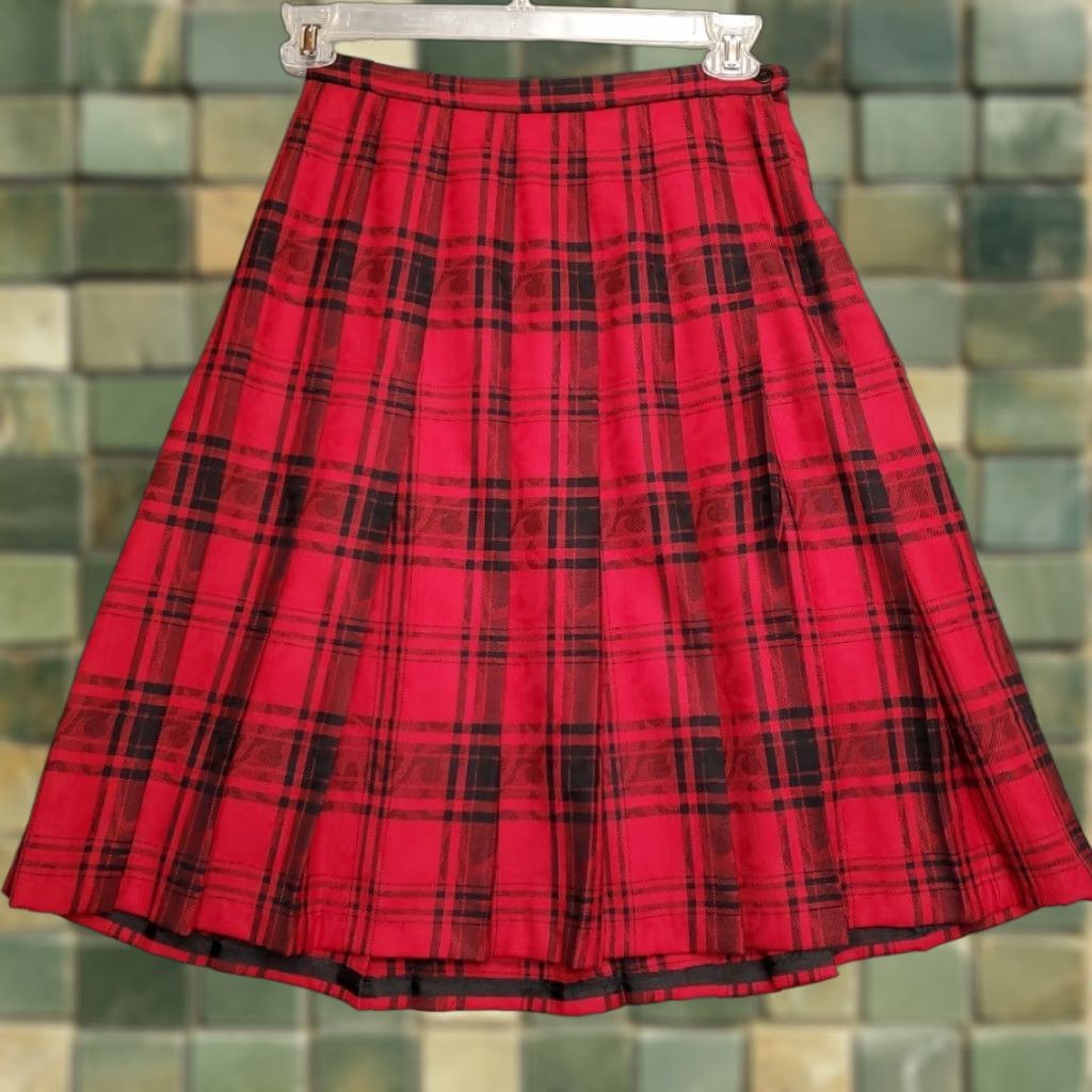 Pendleton VINTAGE Pendleton Skirt Womens 8 Red Black Plaid 100% Wool Pleated Made in USA Size 30" / US 8 / IT 44 - 1 Thumbnail