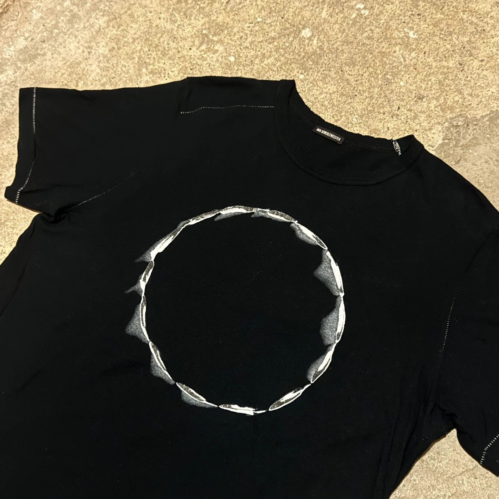 Ann Demeulemeester Ann Demeulemeester feather painted scar stitch t-shirt Size US M / EU 48-50 / 2 - 2 Thumbnail