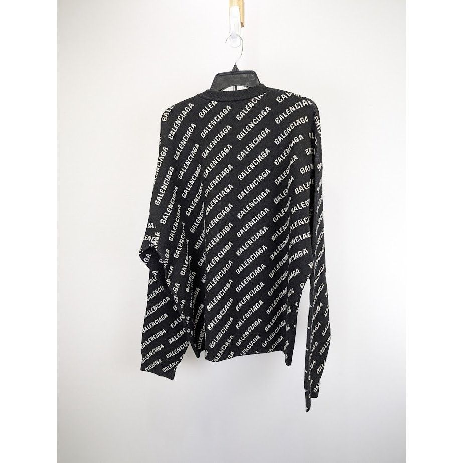 Balenciaga o1rshd1 Q:2 / All Over Logo Sweater in Black Size US L / EU 52-54 / 3 - 9 Thumbnail