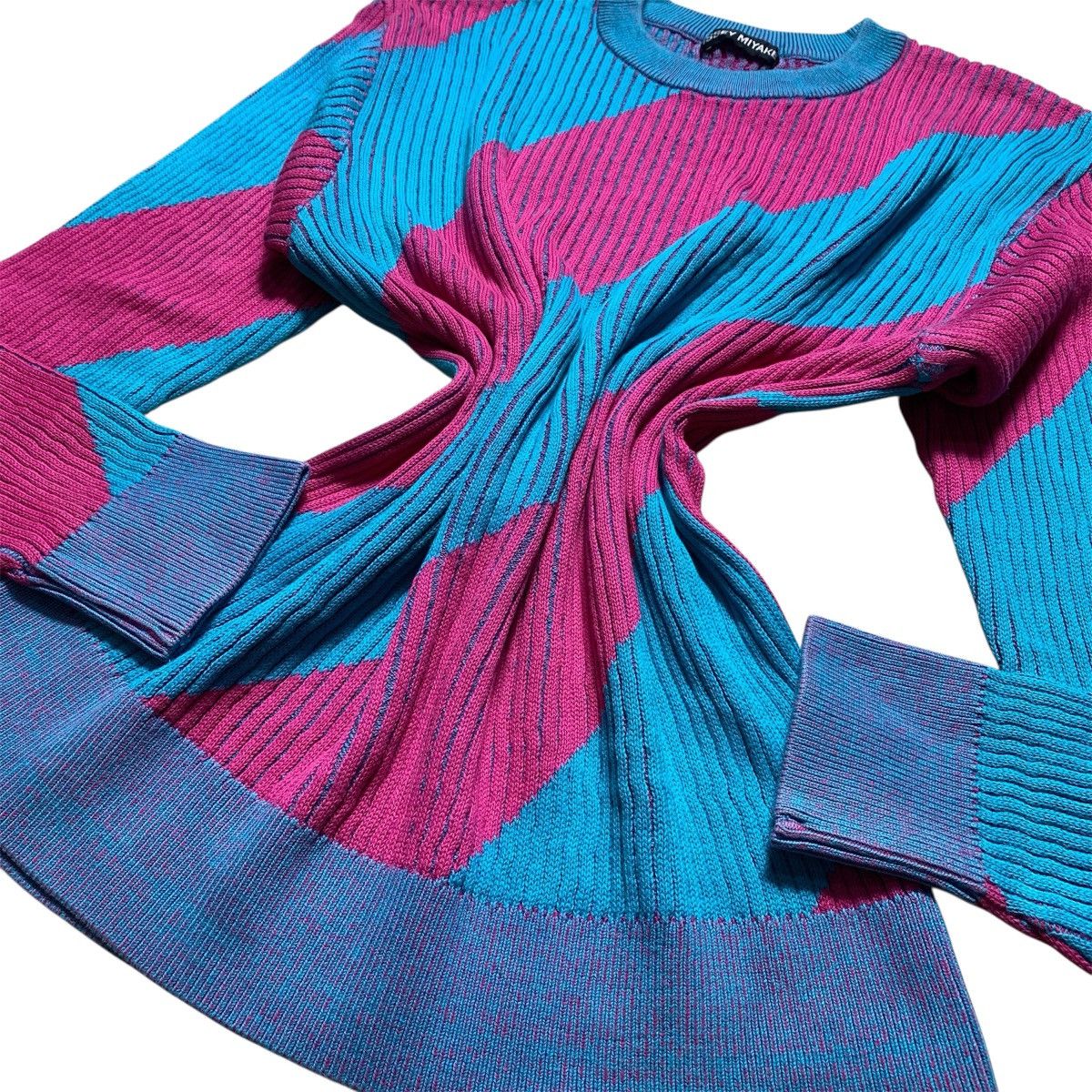 Issey Miyake Vtg Issey Miyake Knit Magenta Blue Sweater Size US M / EU 48-50 / 2 - 4 Thumbnail