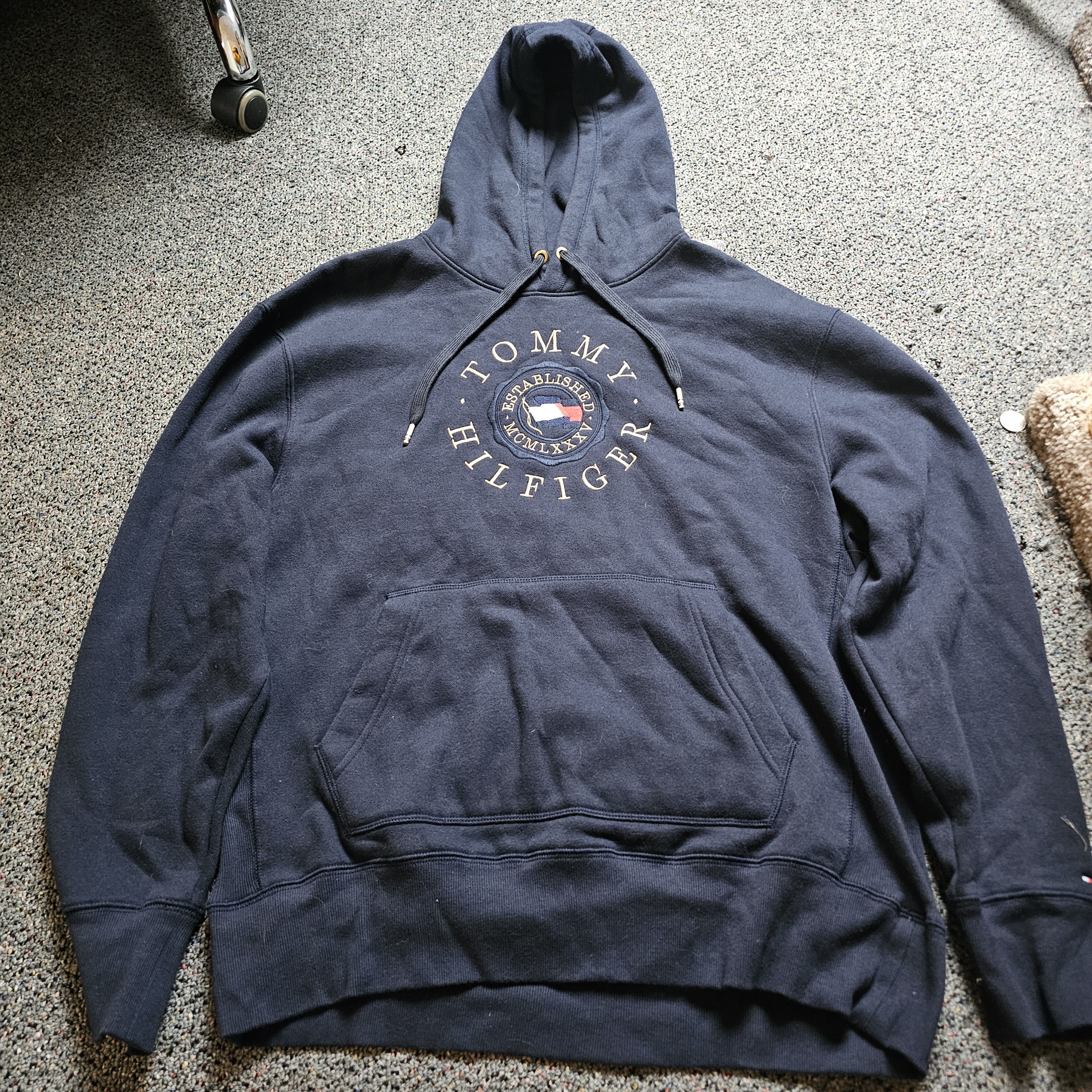 Tommy Hilfiger Tommy Hilfiger Embroidered Pull Over Hoodie Size XL Size US XL / EU 56 / 4 - 1 Thumbnail