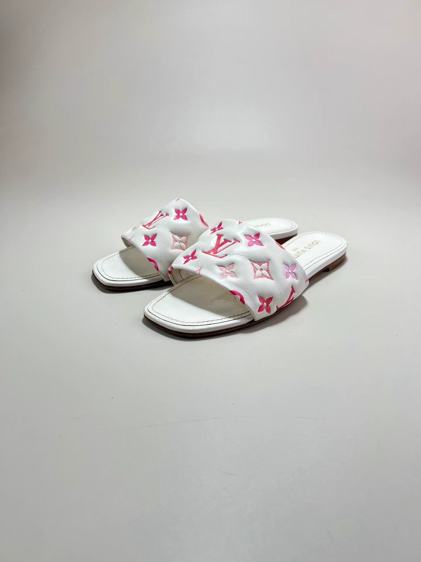Louis Vuitton LOUIS VUITTON LV White & Pink Embossed Slide Sandals Size US 6 / EU 39 - 1 Thumbnail